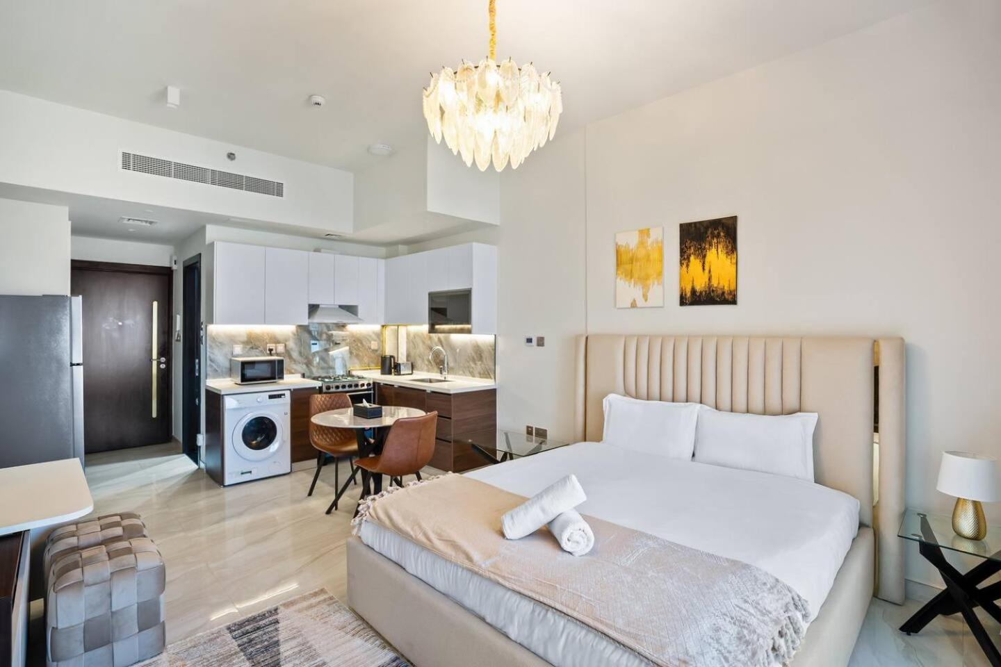 Stylish Studio - Miracle Gardens