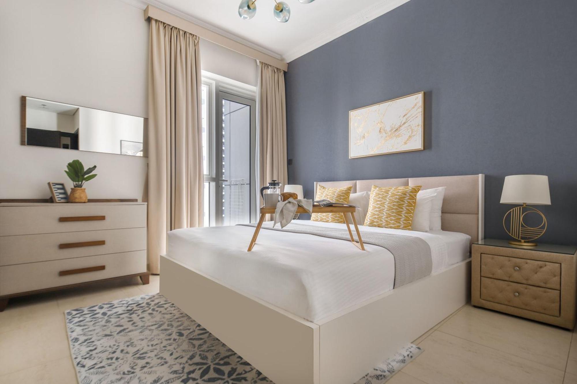 Frank Porter - Mon Reve Apartment