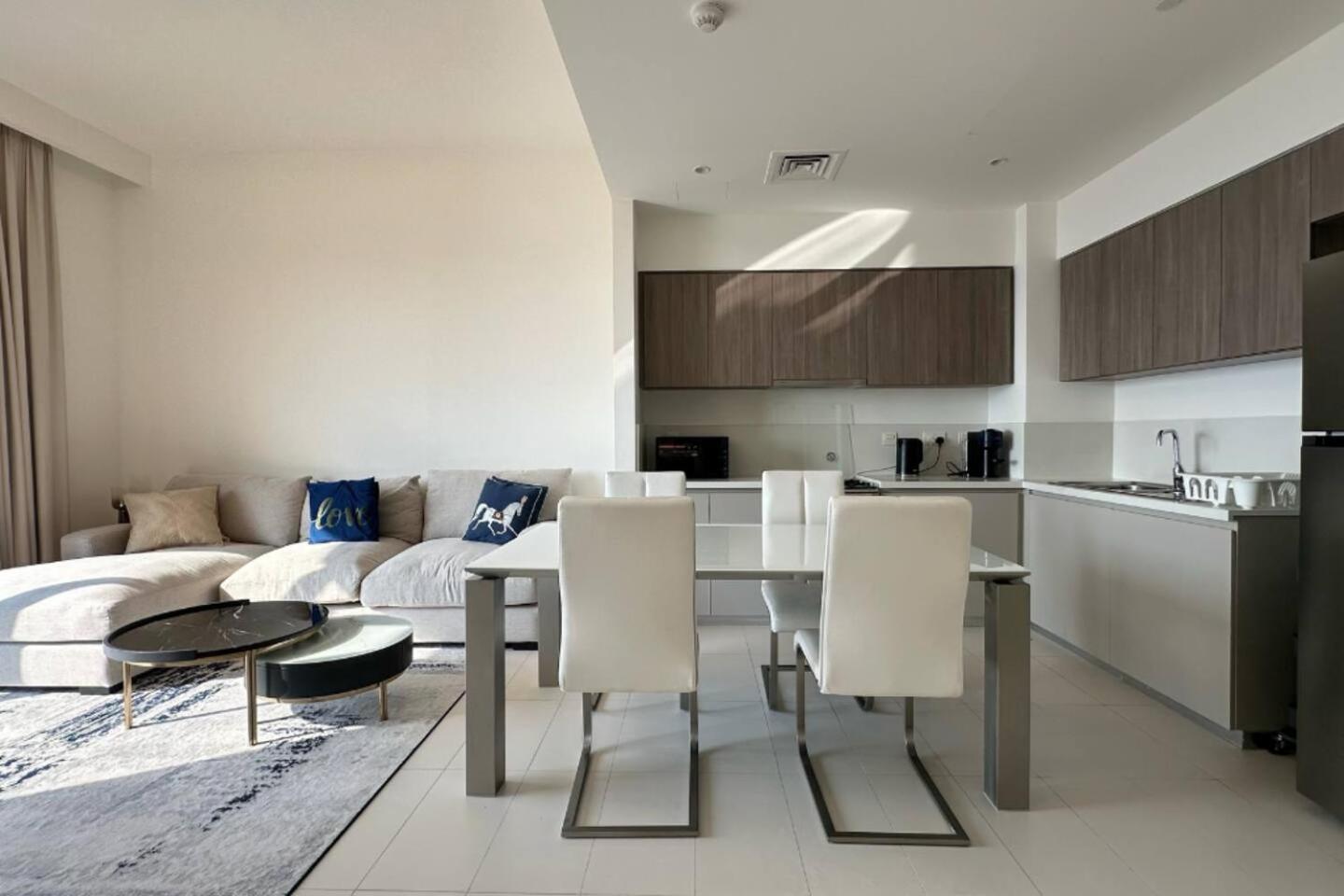 Luxury 2br In Hills With Full Park View Apartment