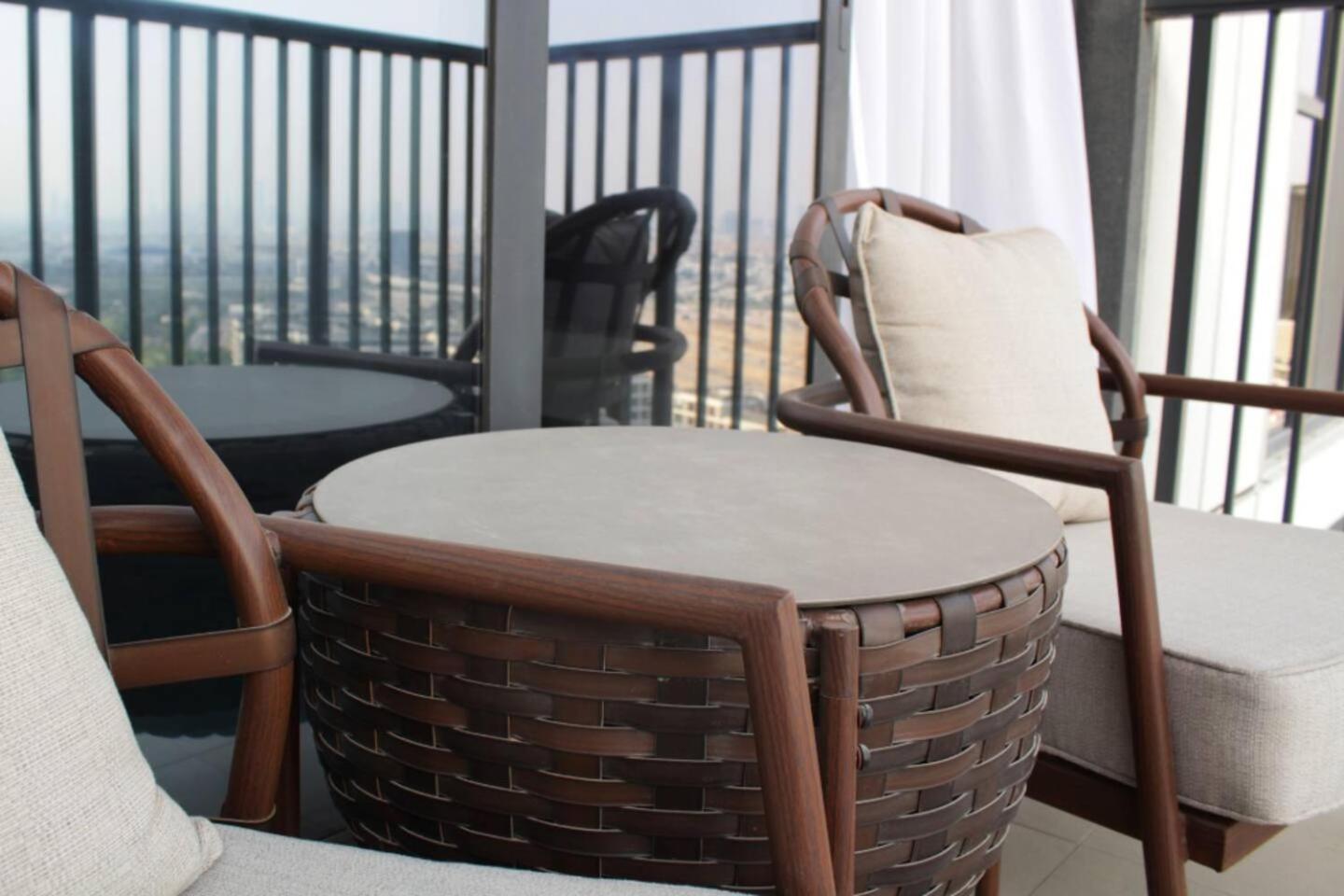 Luxury 2br In Hills With Full Park View *