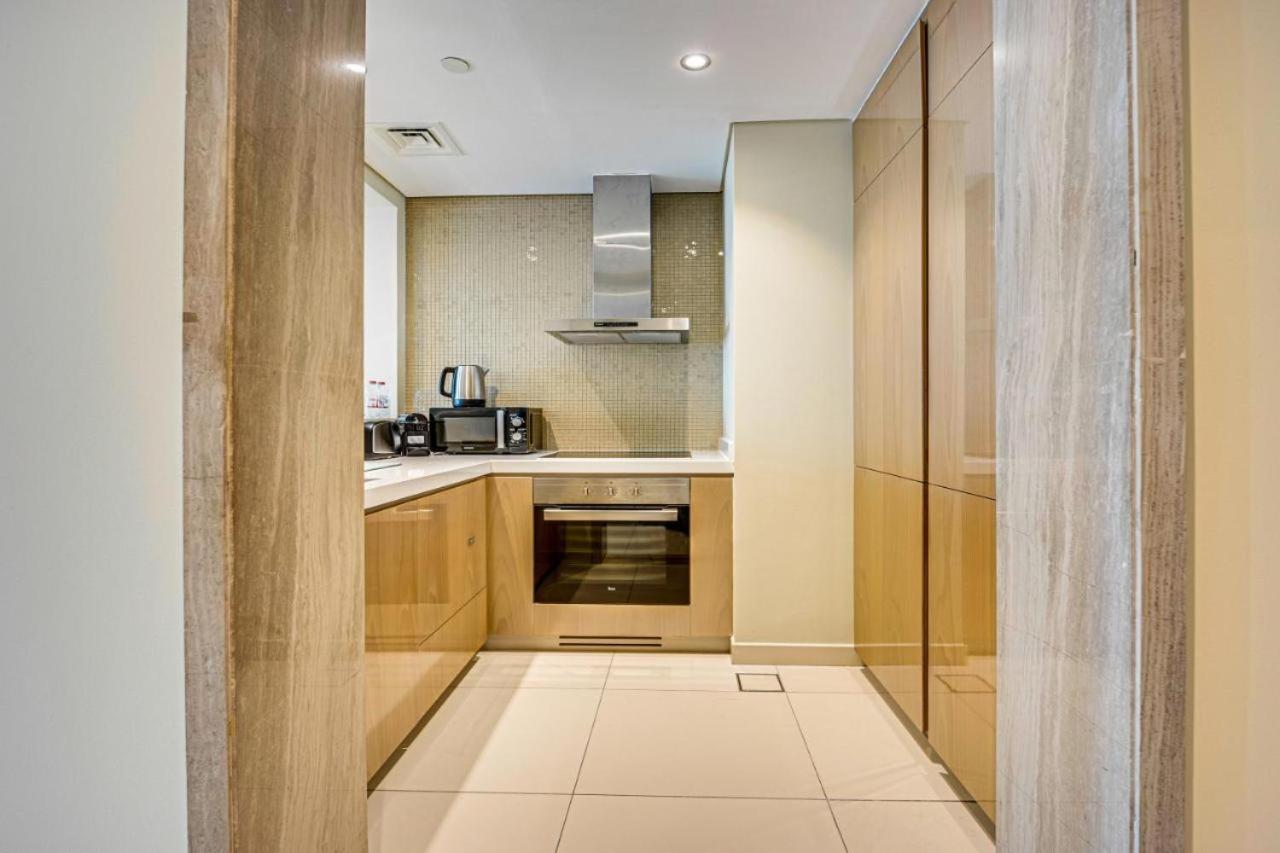 Paramount Towers - Elegant Dubai