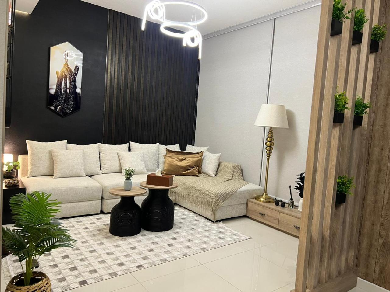Villa 3 Bedroom Family Friendly In Damac Hills 2
