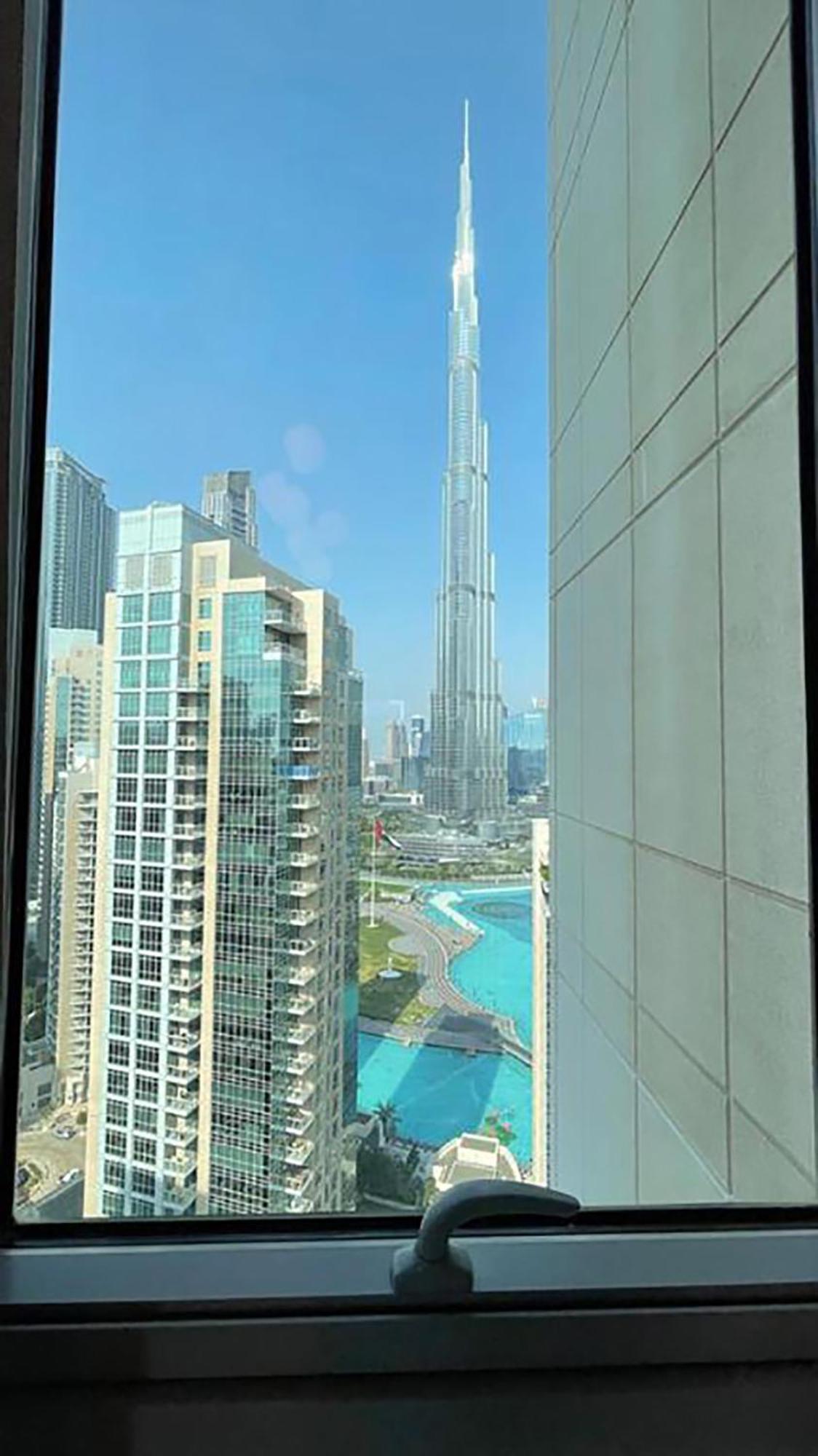 Superb 1-bedroom With Full Burj Khalifa View - 5-min Walk To Mall Apartment