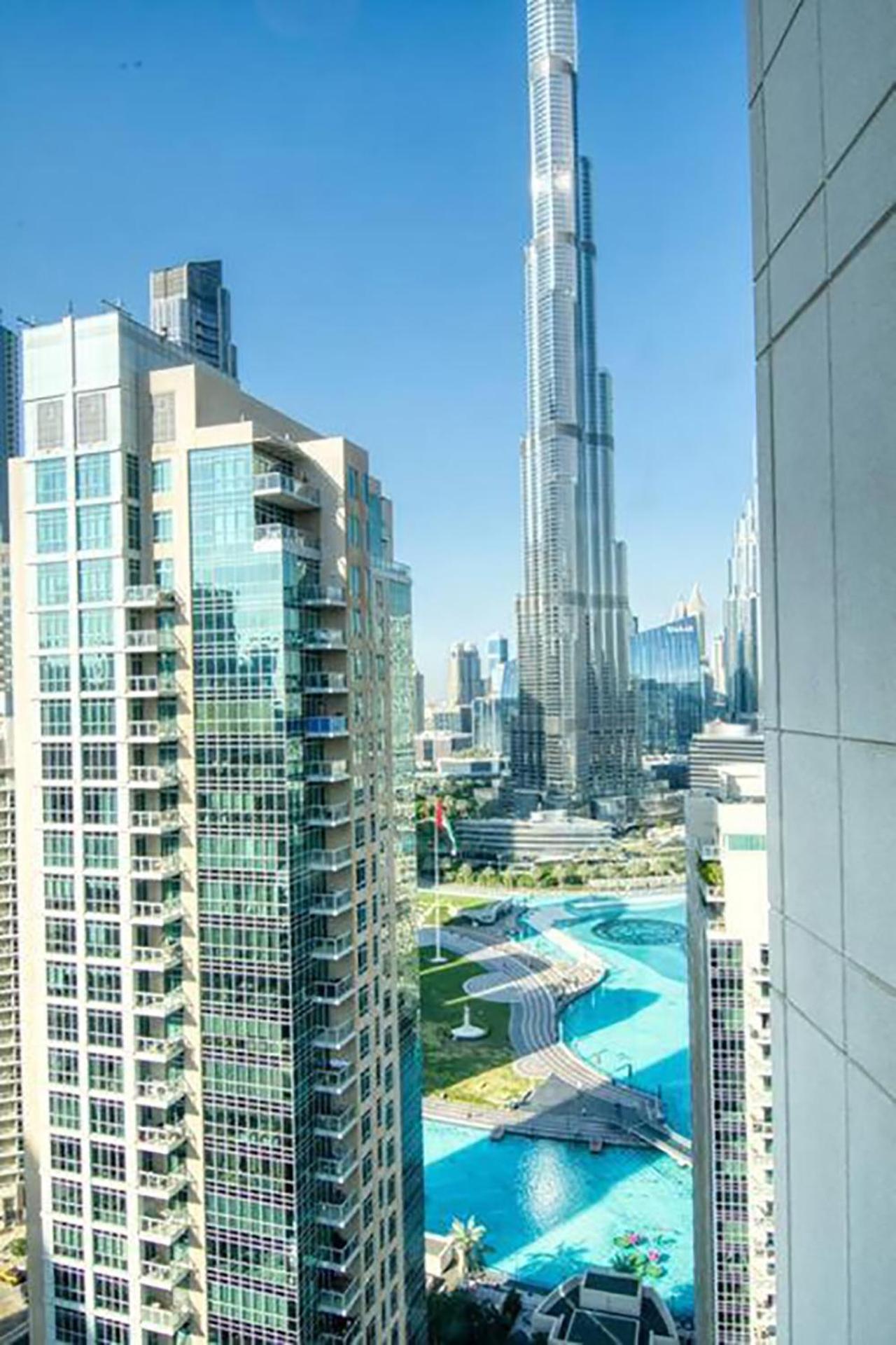 Superb 1-bedroom With Full Burj Khalifa View - 5-min Walk To Mall Apartment