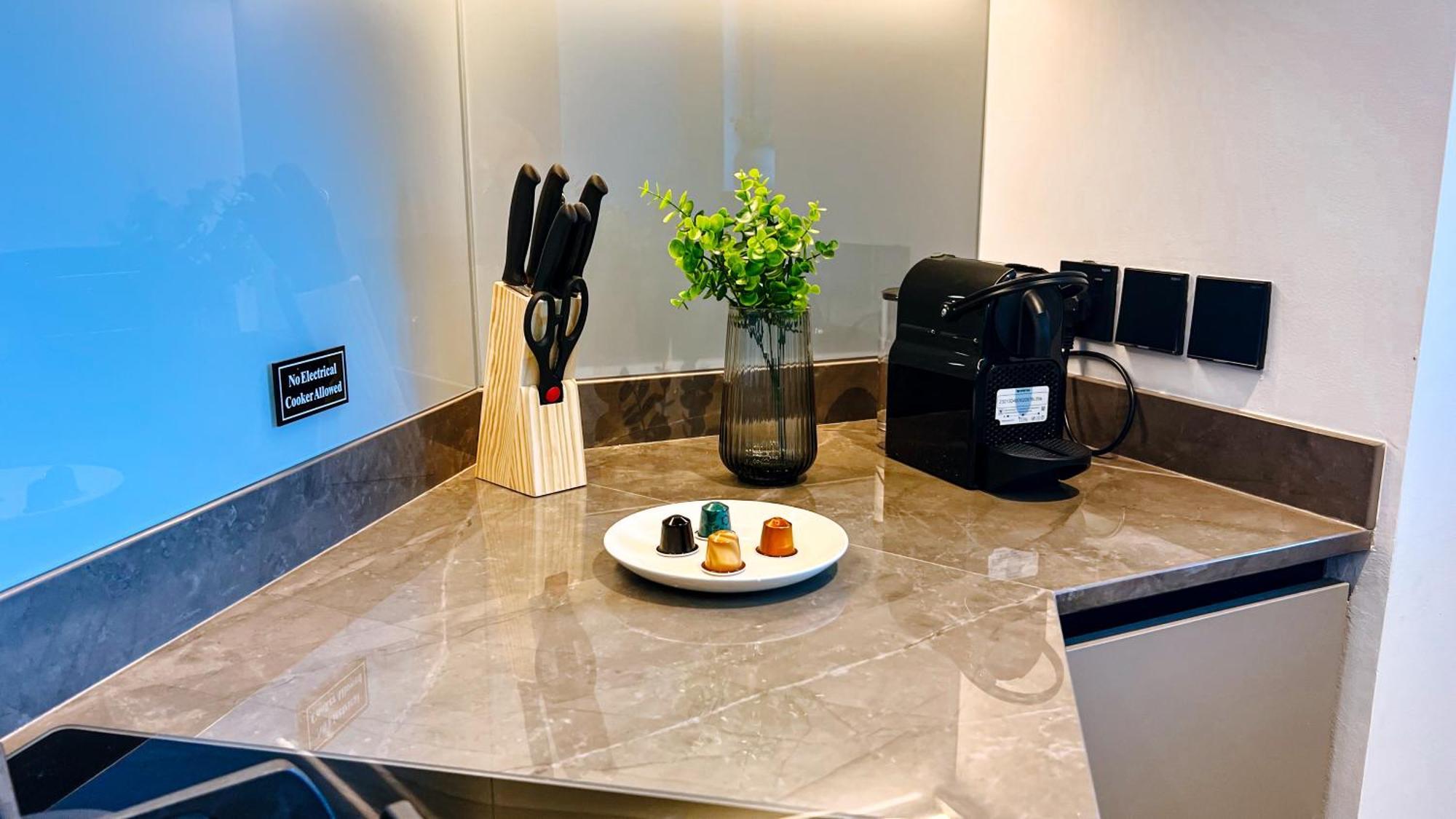 Brand New Luxury 2-bedroom With Sofa-bed Apartment *