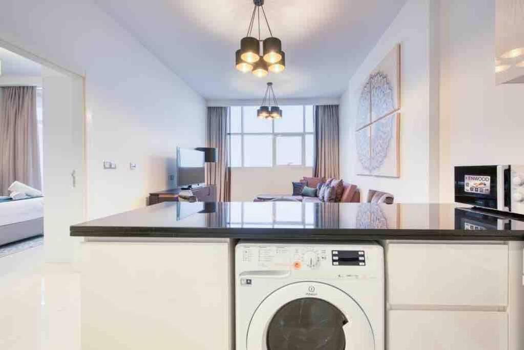 Daire Spacious 1 Bed With Pool & View *