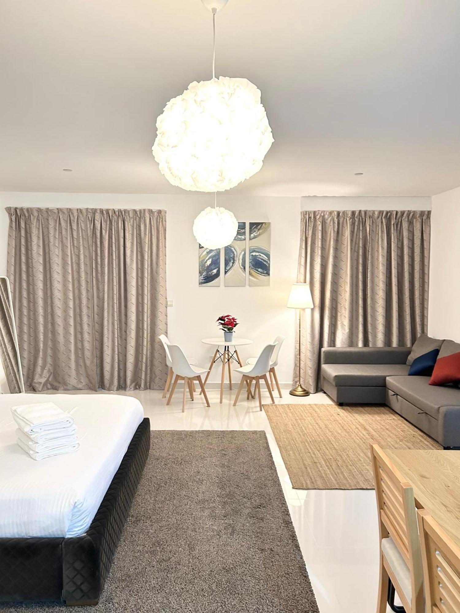 Seaside Spacious With Vibrant Vibes In Jbr By Sweet Homes Apartment *