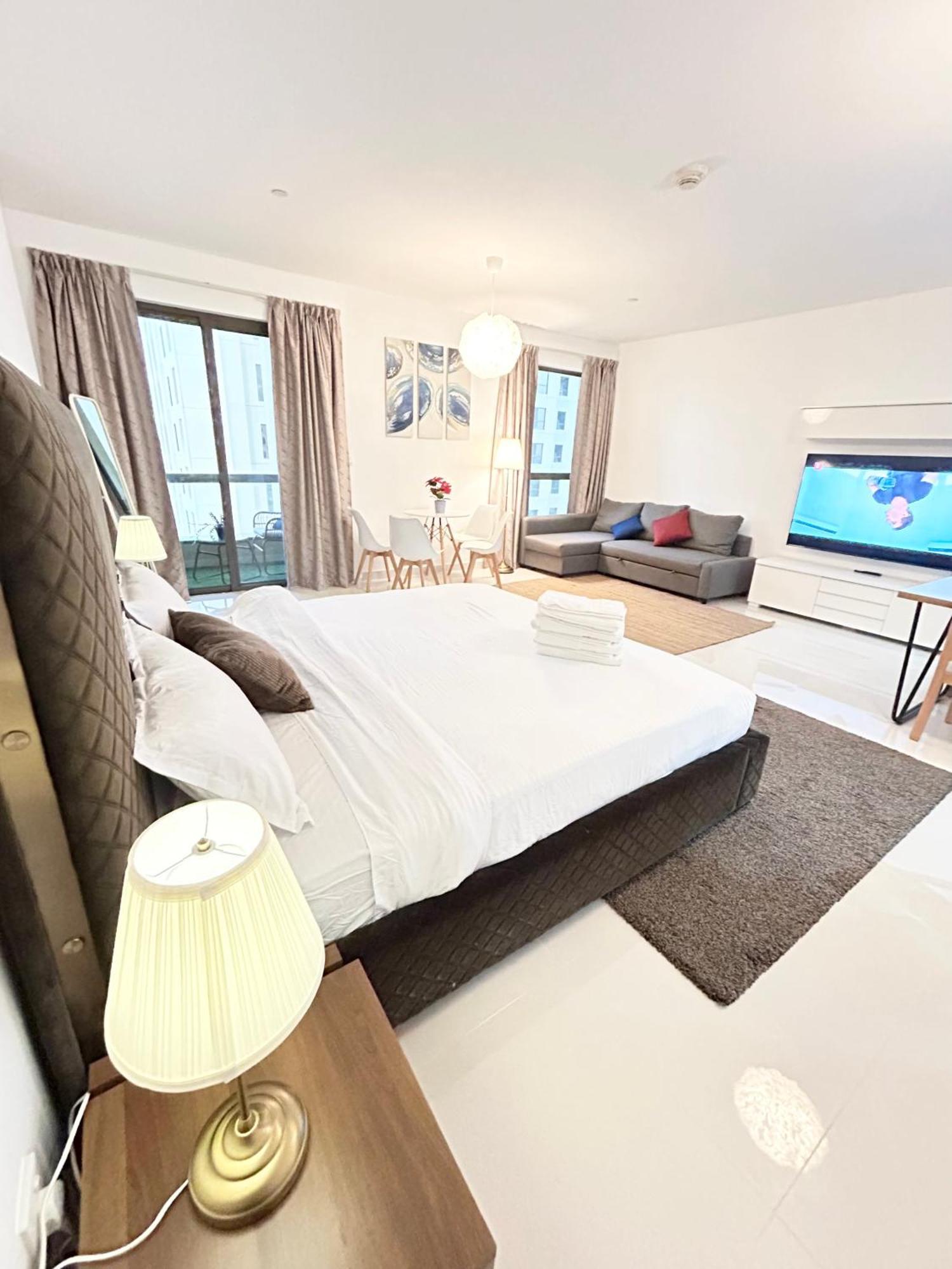 Seaside Spacious With Vibrant Vibes In Jbr By Sweet Homes Apartment *