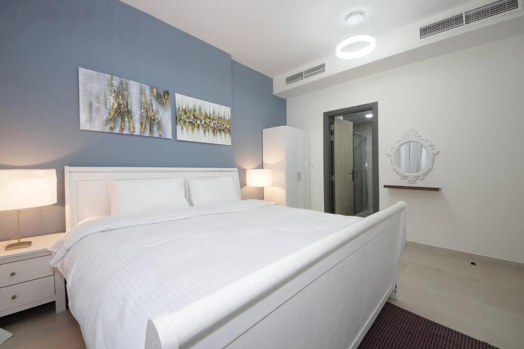 Central Park Jvc 1 Bhk Apartment *
