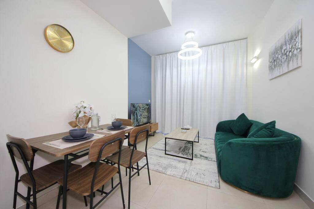 Apartment Central Park Jvc 1 Bhk *