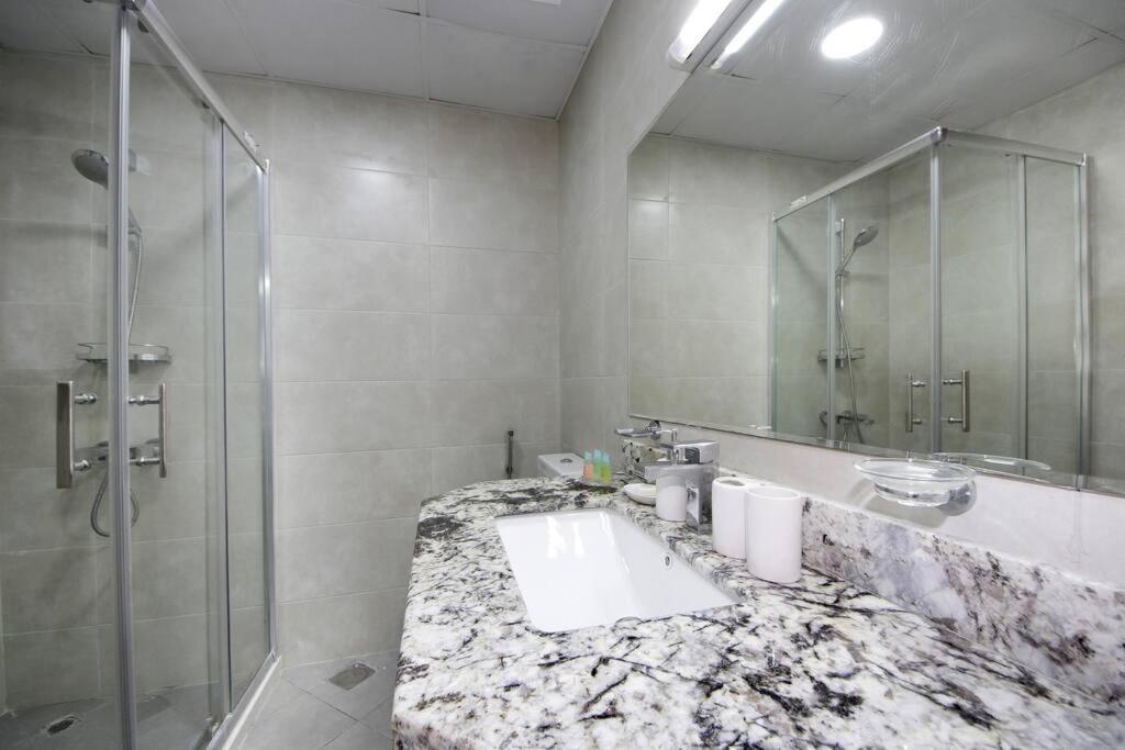 Central Park Jvc 1 Bhk *