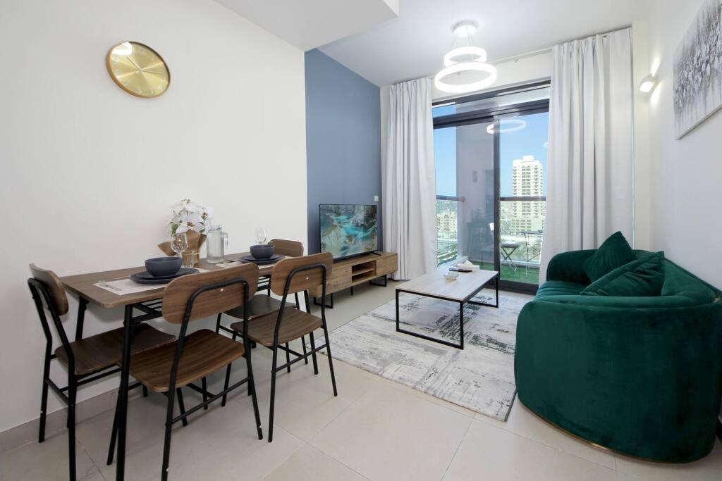 Central Park Jvc 1 Bhk * Dubai