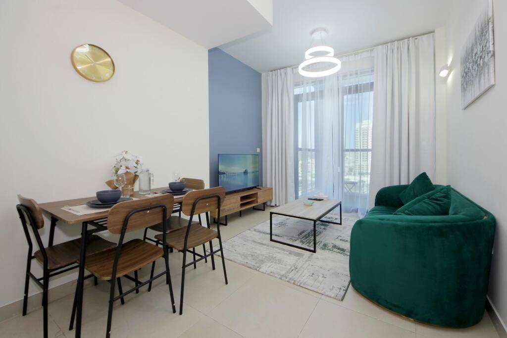 Apartment Central Park Jvc 1 Bhk *