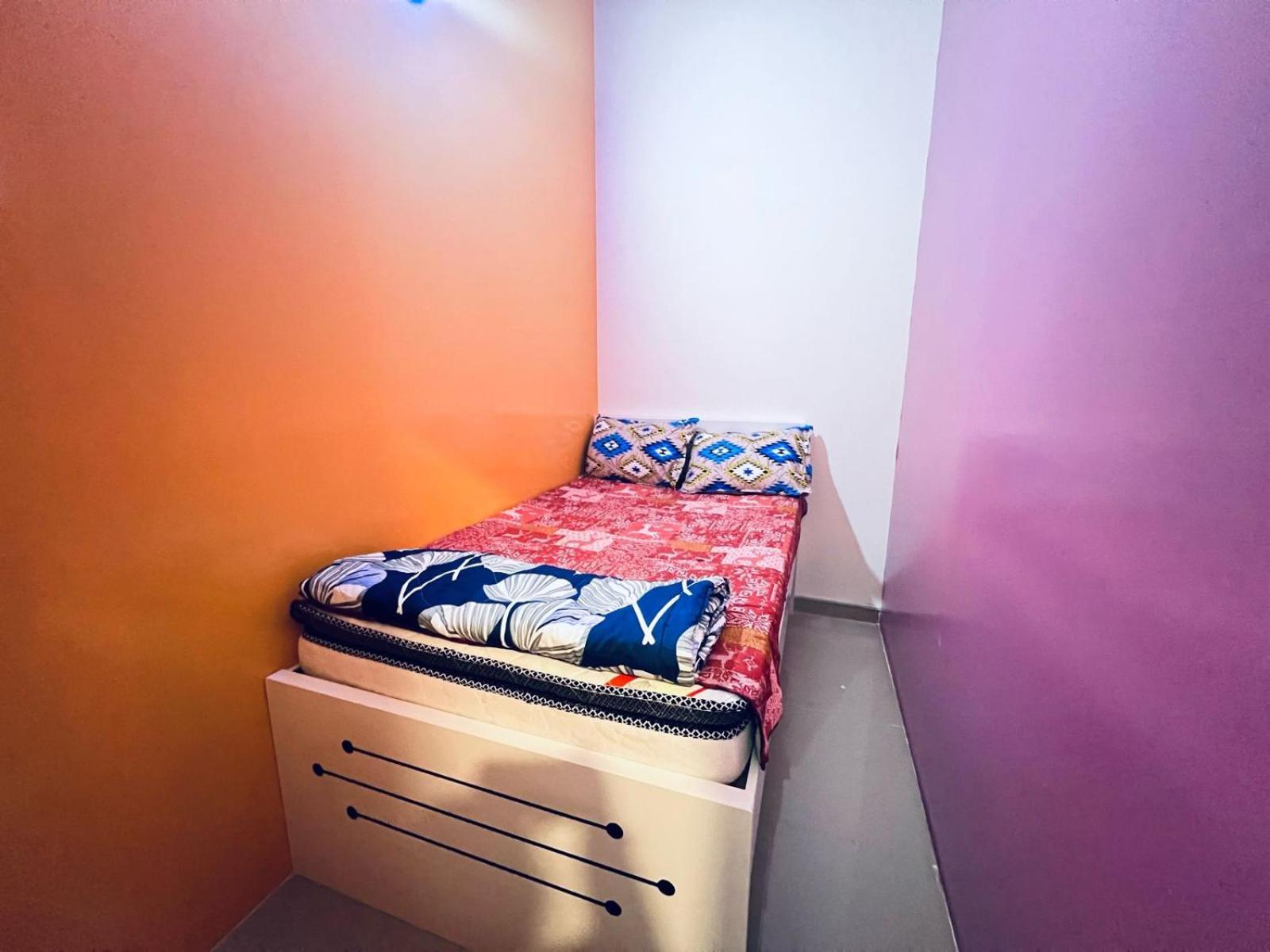 Moon Backpackers Burjman Exit 2, Family Partitions, Loft Partitions, Hospedagem domiciliar Dubai