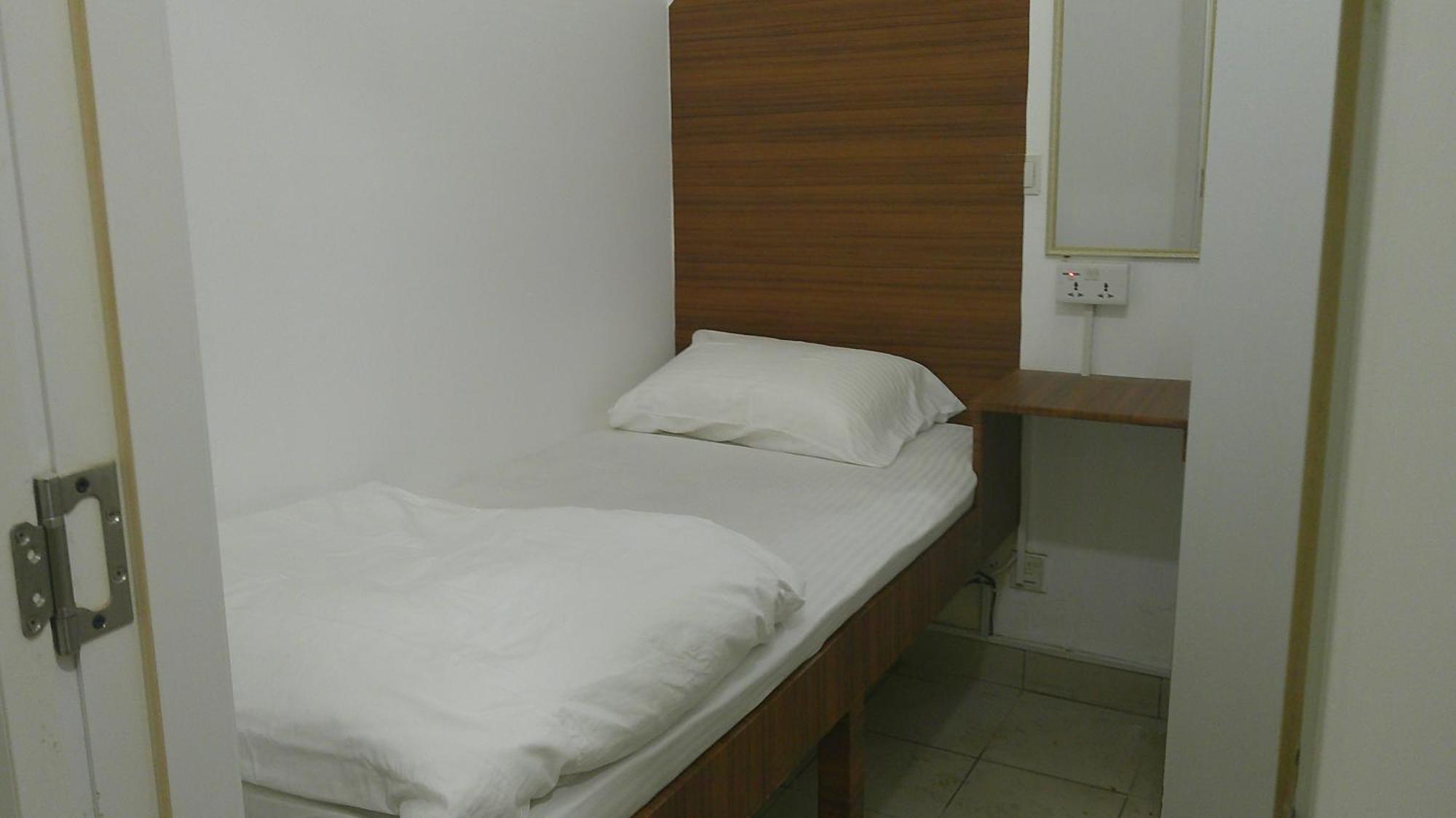 Ruby Star G P-34567 Hostel
