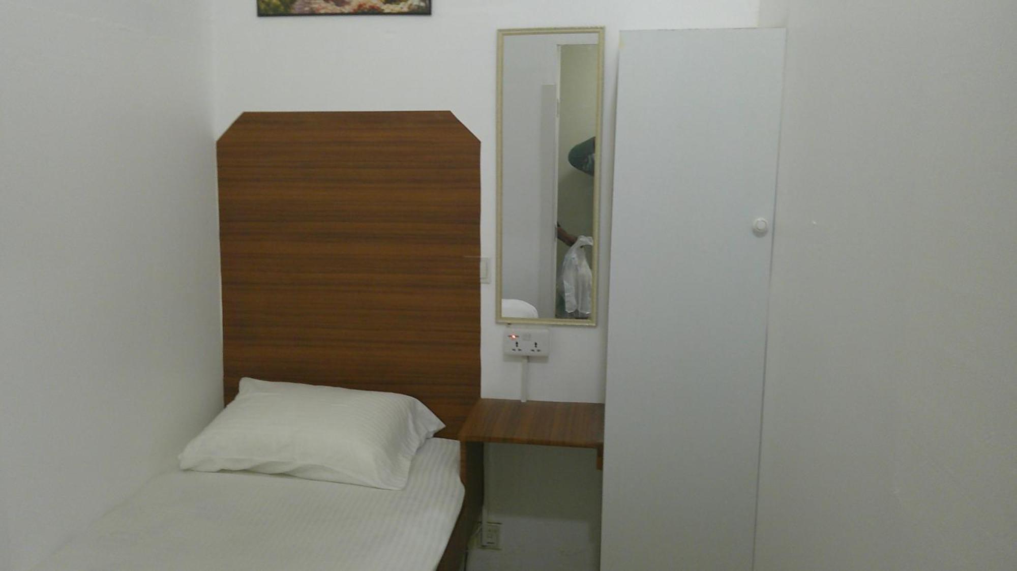 Ruby Star G P-34567 Hostel