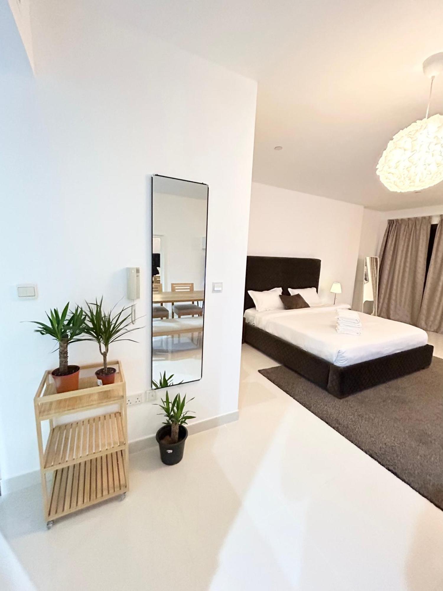 Seaside Spacious With Vibrant Vibes In Jbr By Sweet Homes *