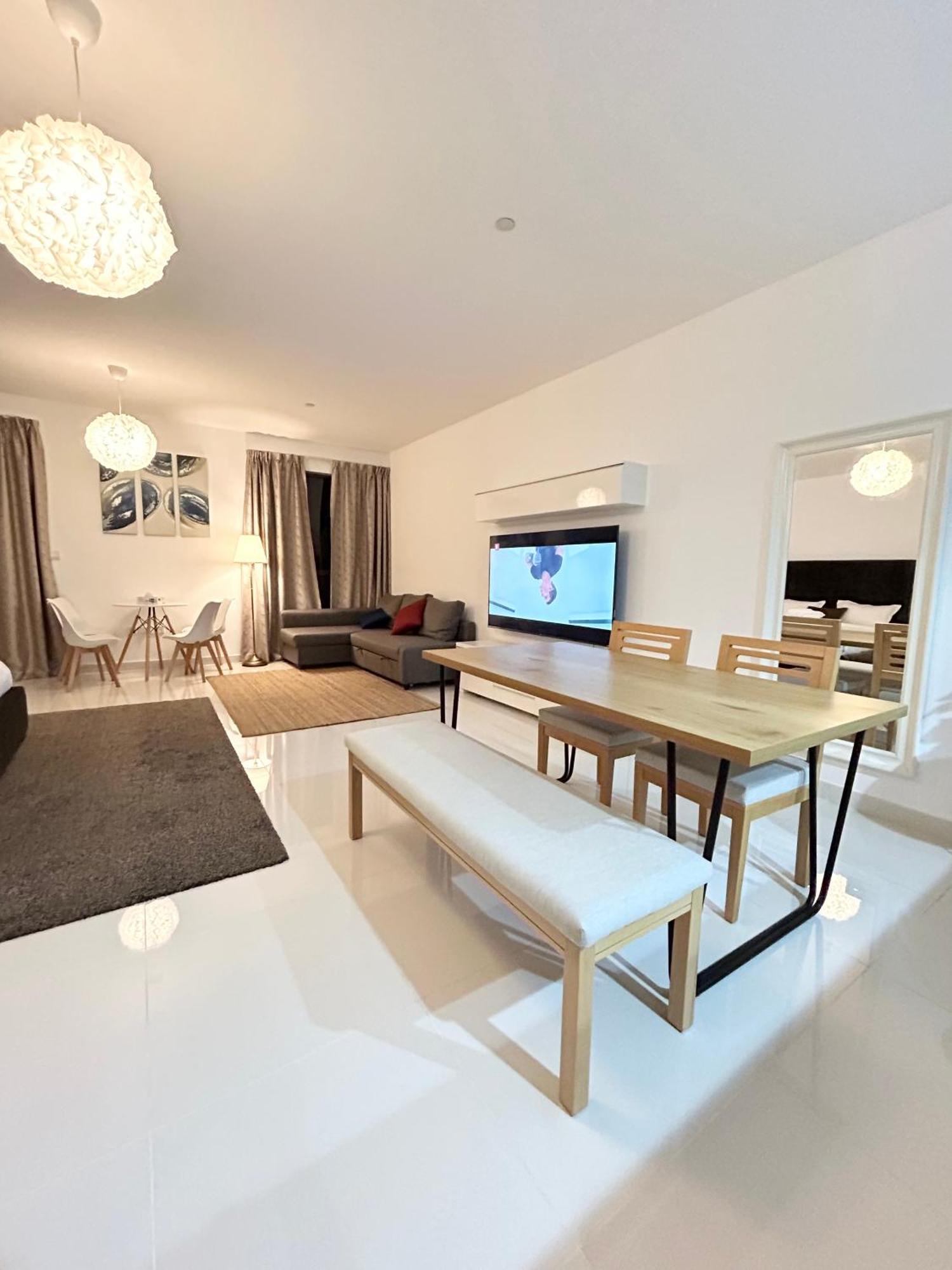 Seaside Spacious With Vibrant Vibes In Jbr By Sweet Homes *