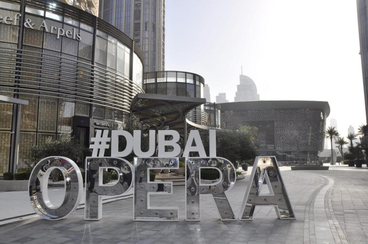 Frank Porter - Burj Vista Apartment *
