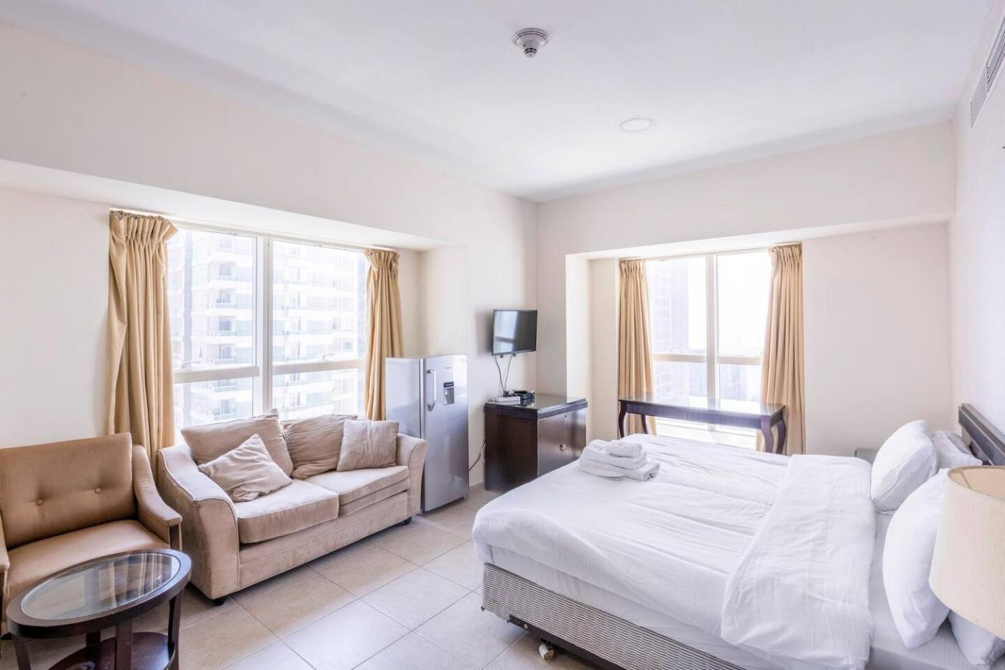 Homestay Ensuite In Coliving In Marina