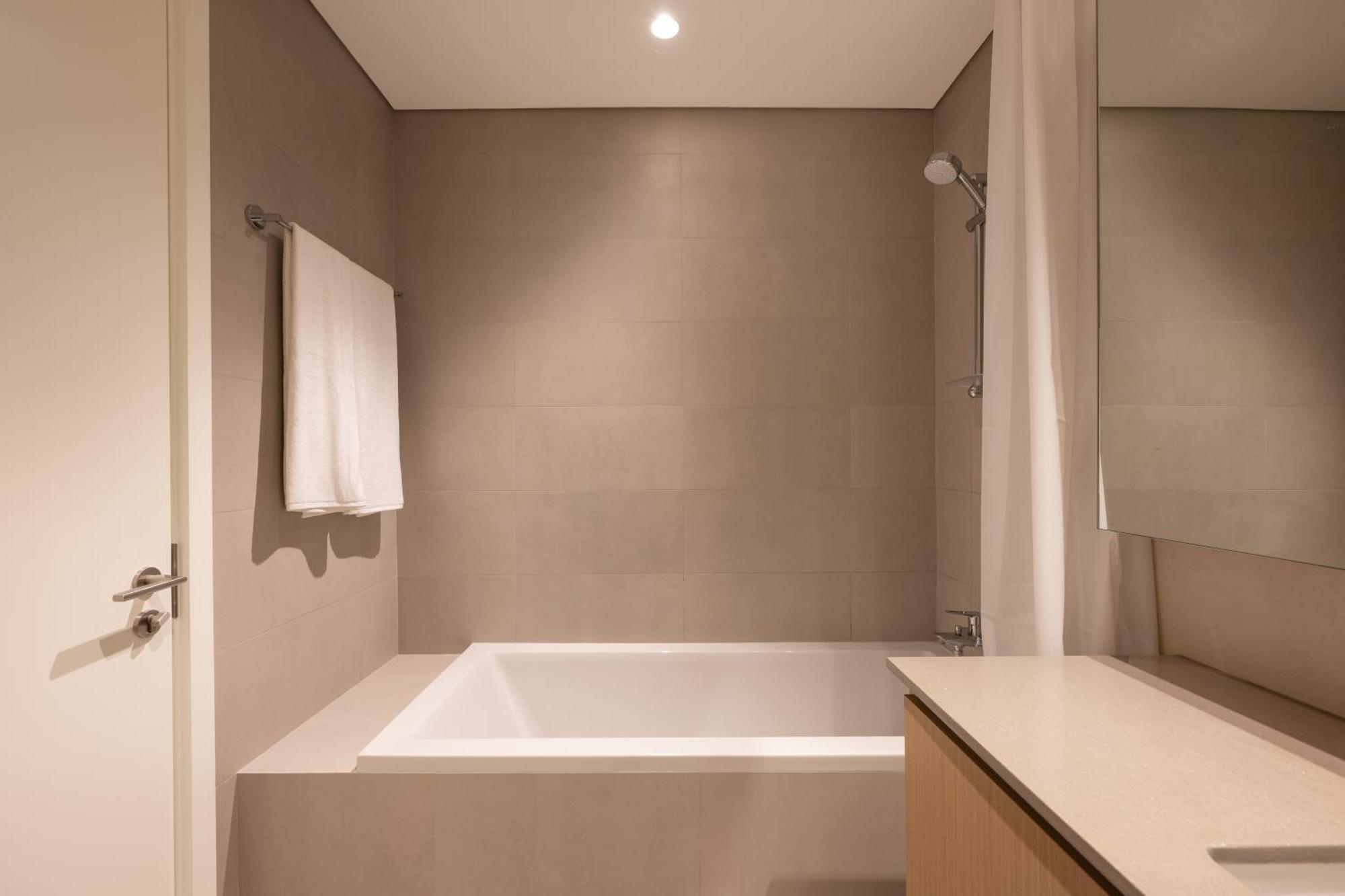 Apartment Designer 2br In Creek Summer 3mins Walk To The - 207 Dubai