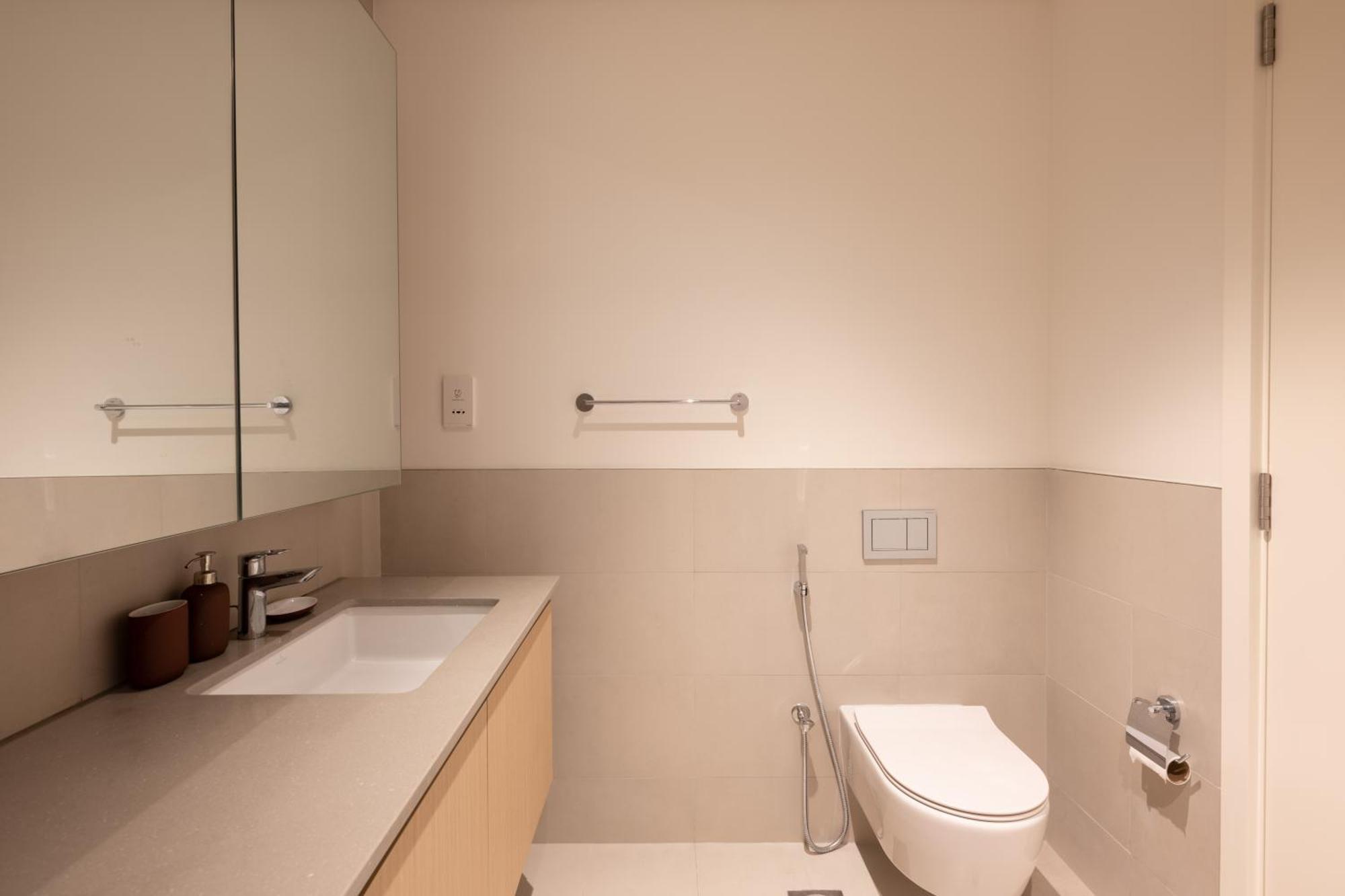 Designer 2br In Creek Summer 3mins Walk To The - 207 * Dubai
