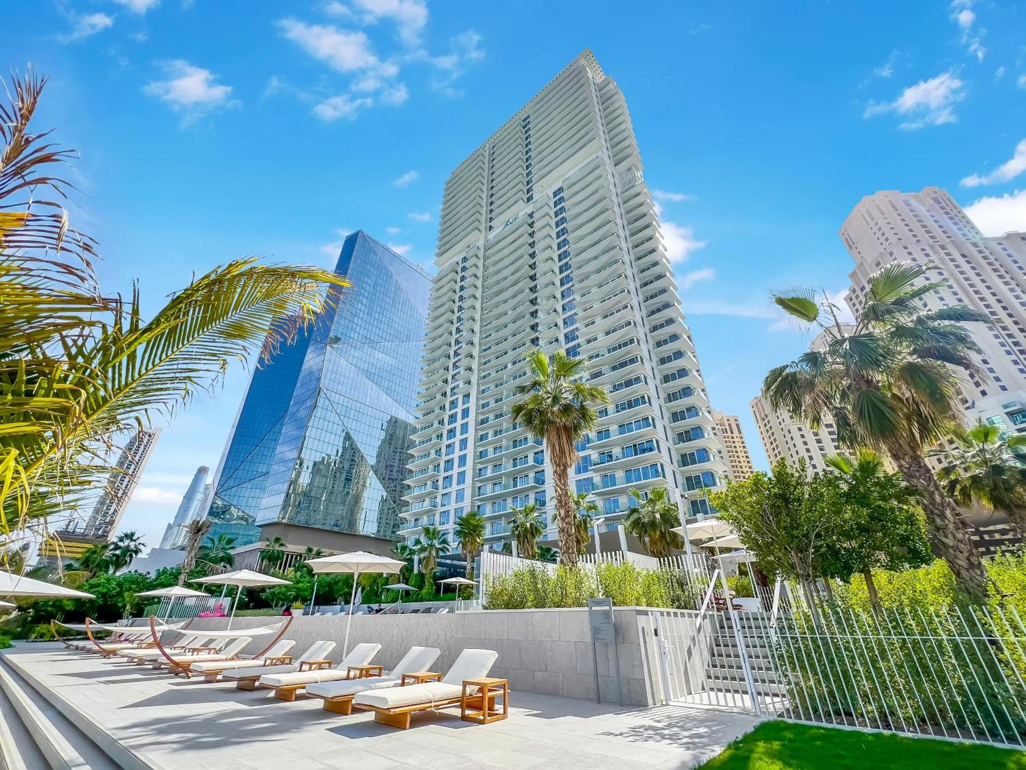 Apartment Fam Living - Modern 1-bedroom Gem In Jbr, Steps From The
