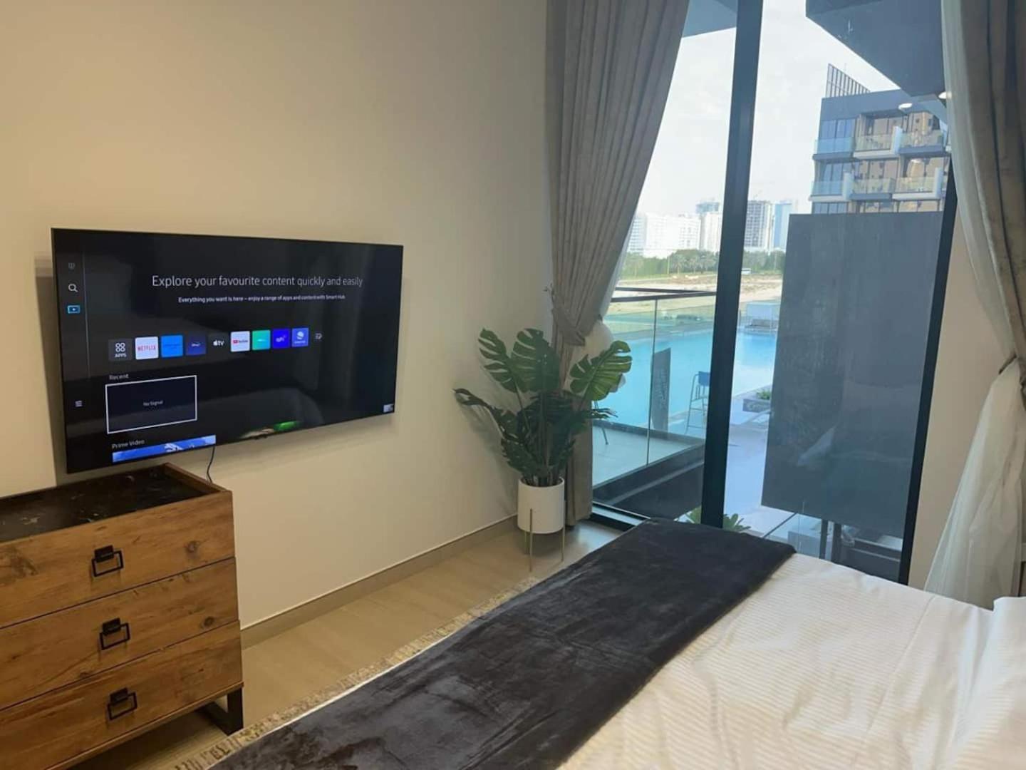 Spacious 1 Bedroom In Jvc W Balcony & Pool View Apartment