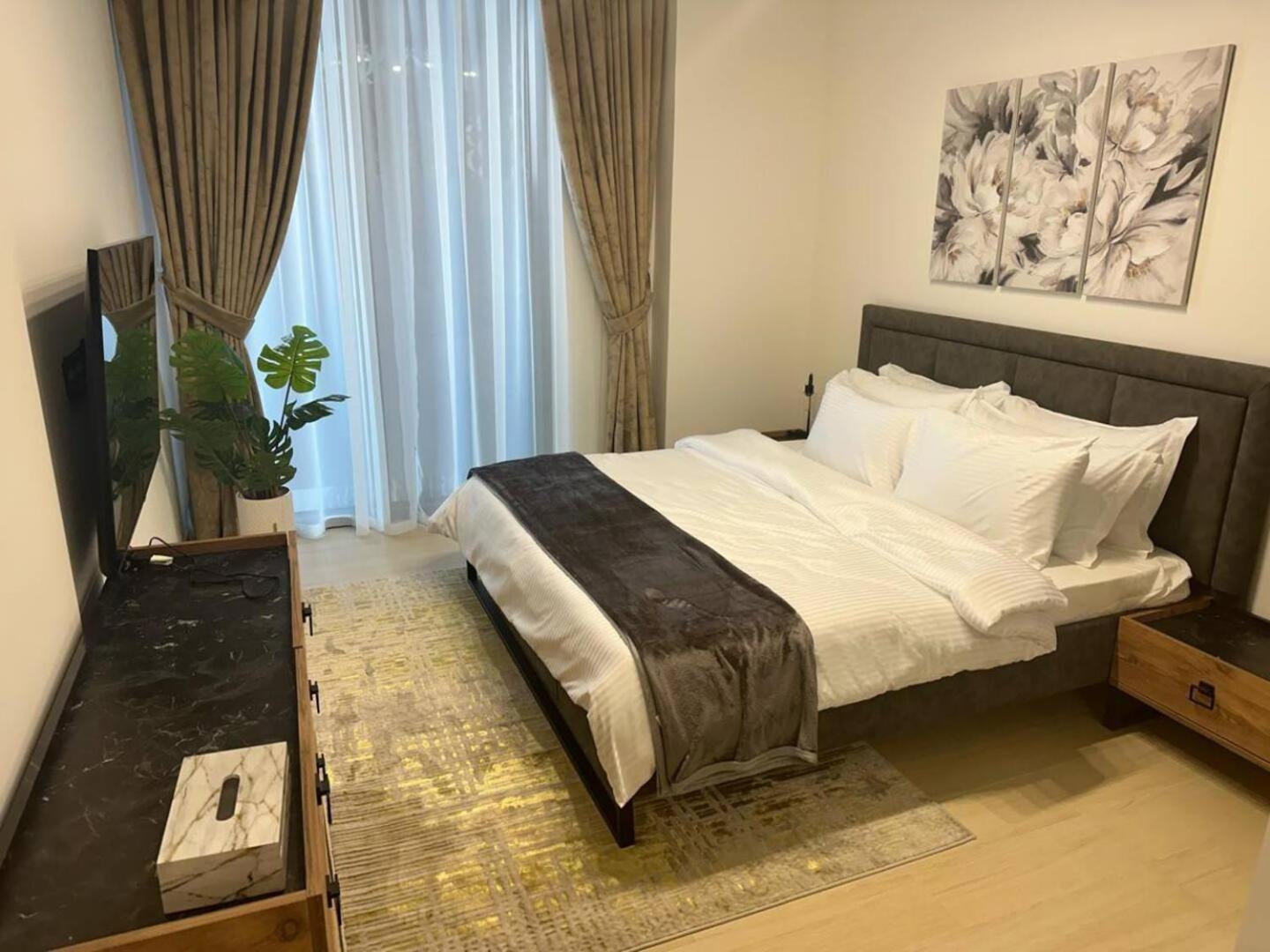 Spacious 1 Bedroom In Jvc W Balcony & Pool View Apartment