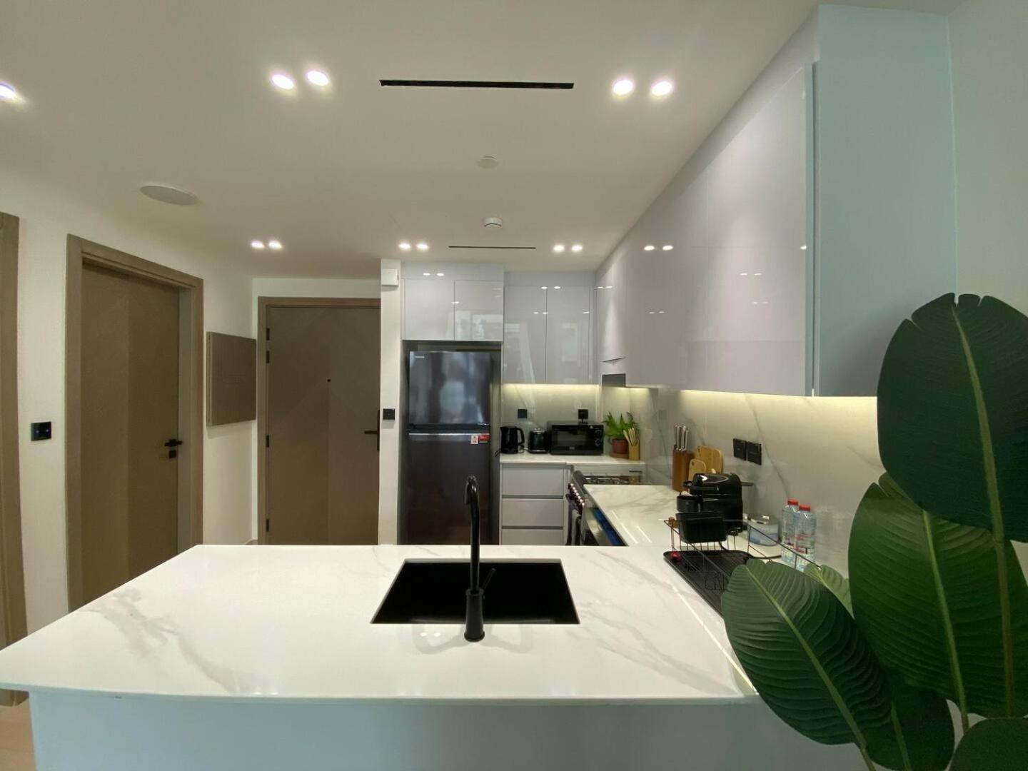 Spacious 1 Bedroom In Jvc W Balcony & Pool View Apartment