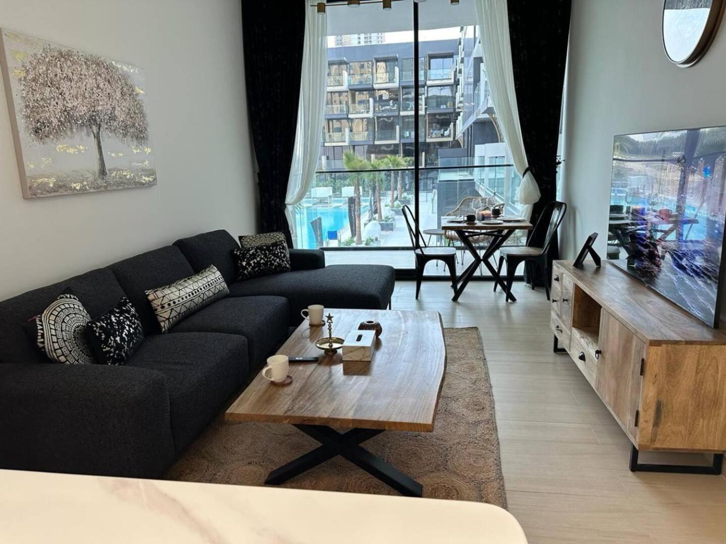 Spacious 1 Bedroom In Jvc W Balcony & Pool View Apartment *