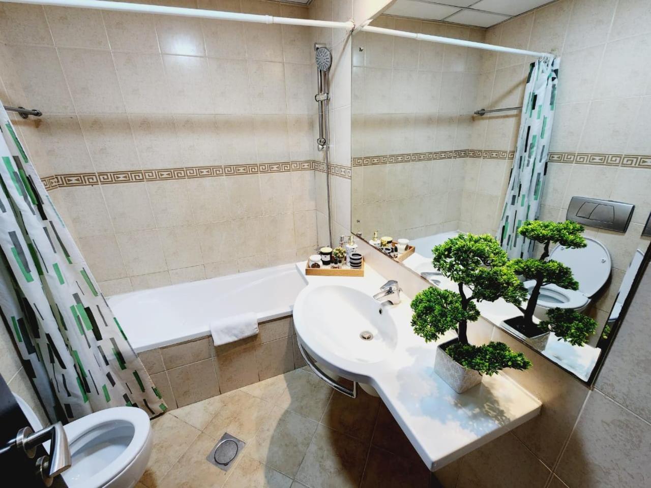 Lovely 1-bedroom In The Heart Of Marina Apartment