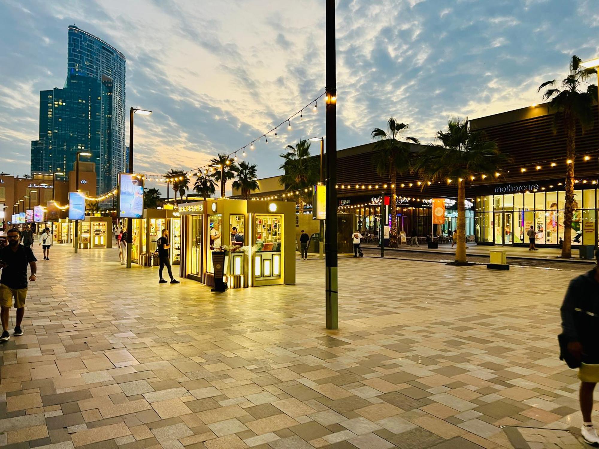 1 Bedroom Flat, Luxury Amenities, Near Jbr & Club With Free Parking In Jbr Apartment Dubai