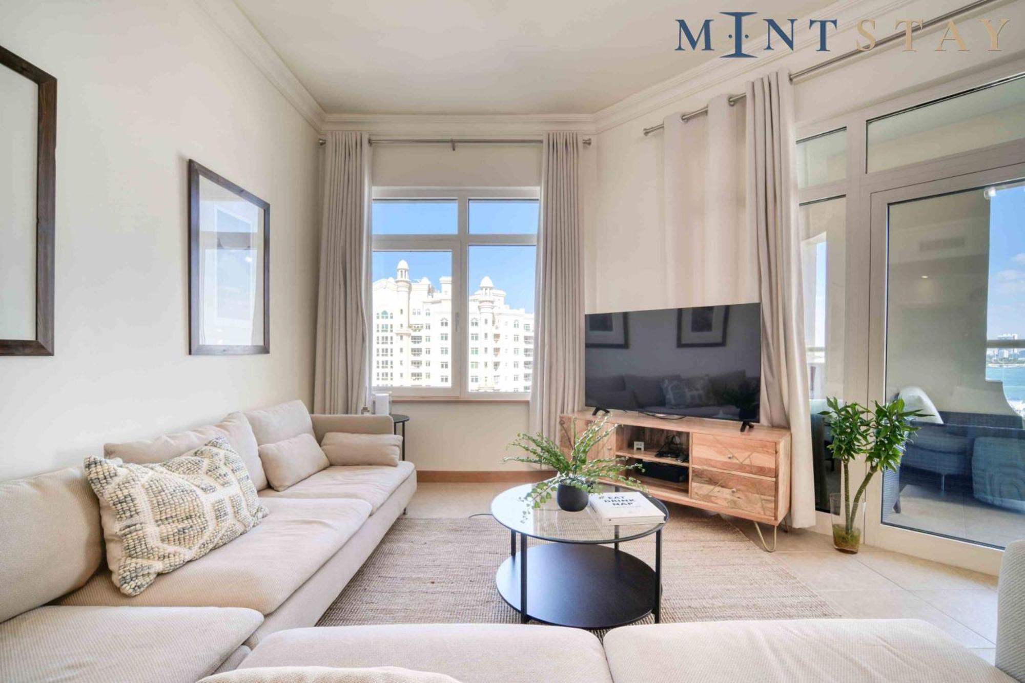 Shoreline 14, Palm Jumeirah - Mint * Dubai
