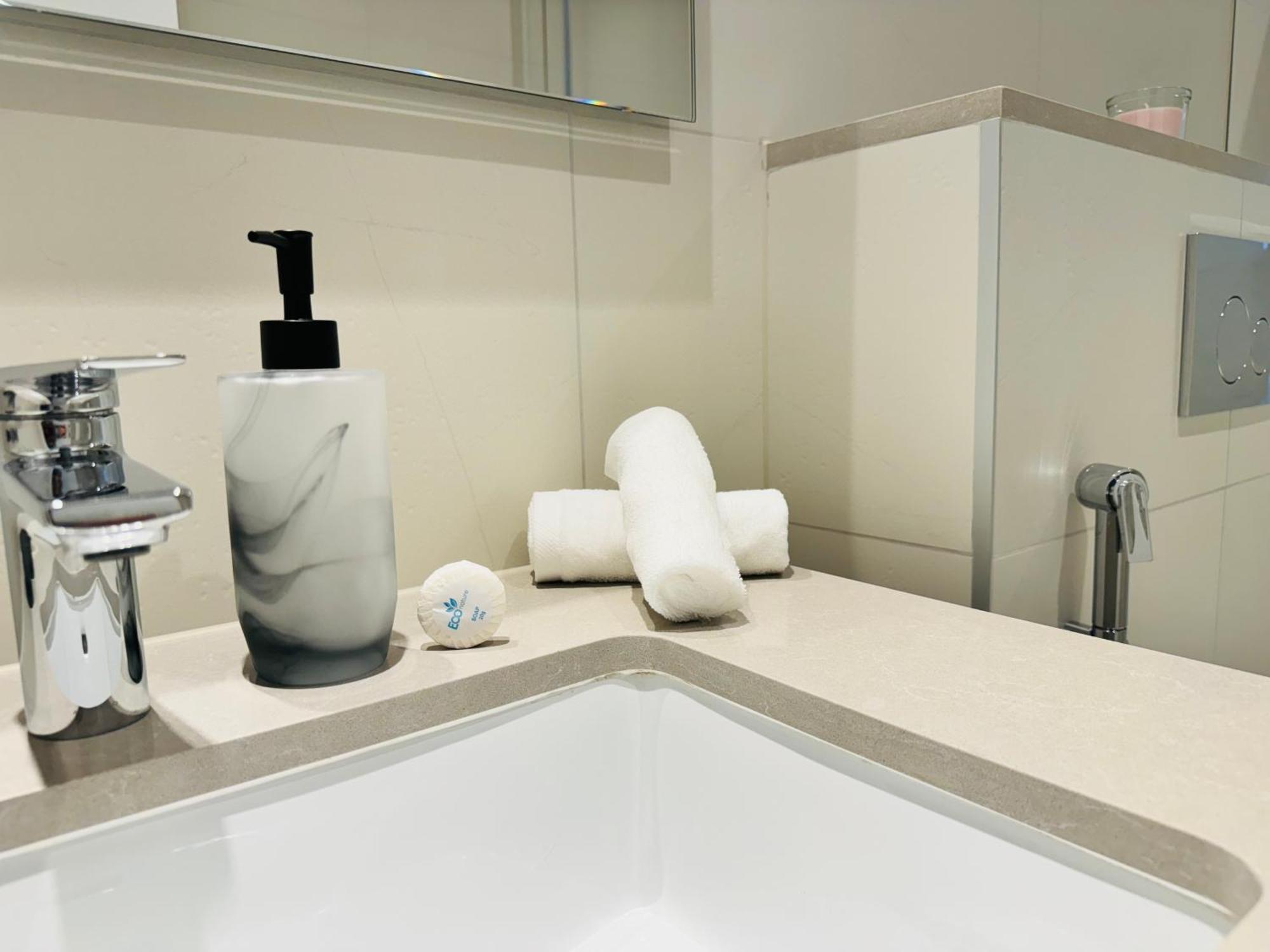 Luxury Brand New 2 Bedroom In La View -jbr * Dubai