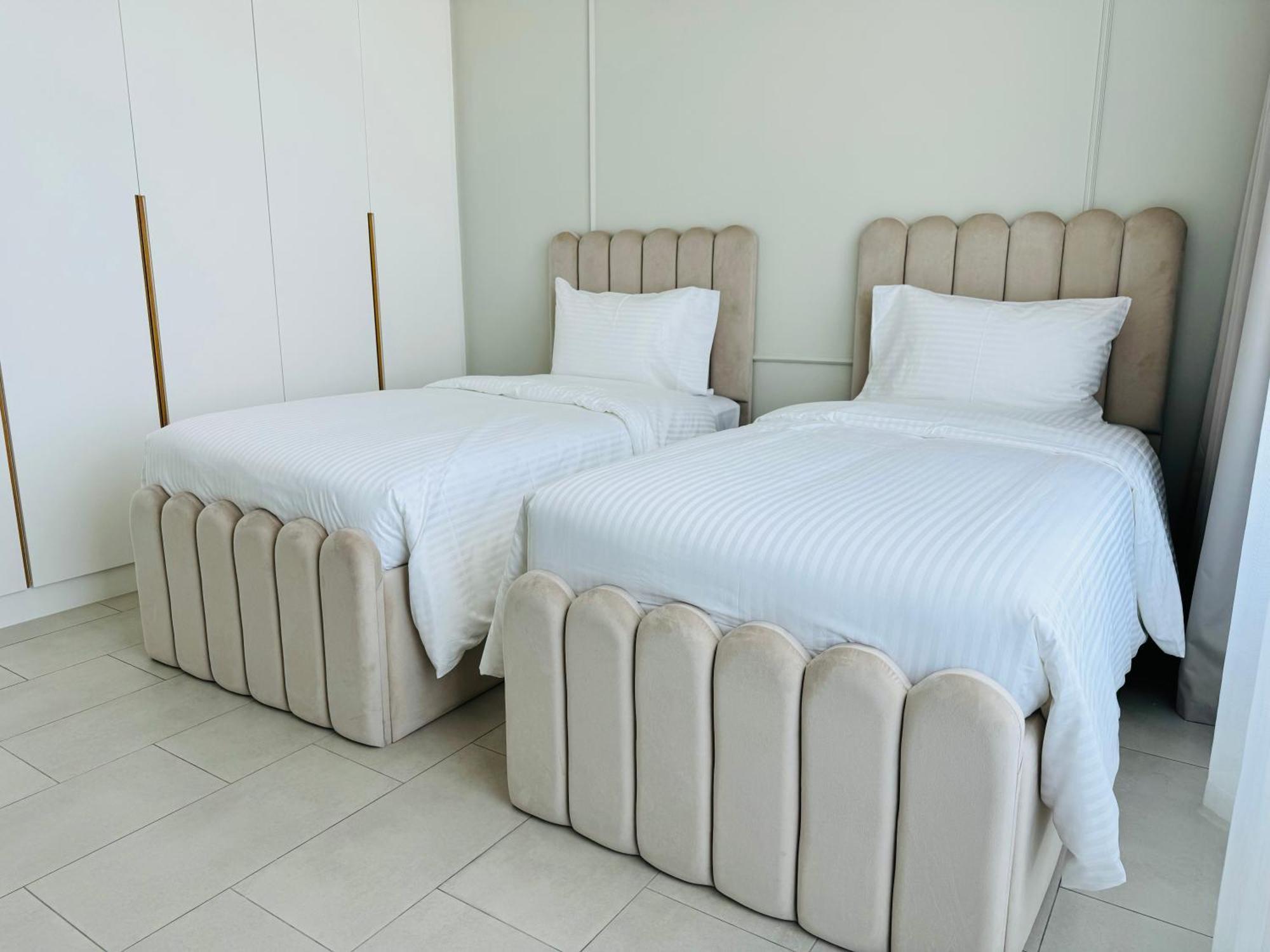 Luxury Brand New 2 Bedroom In La View -jbr * Dubai