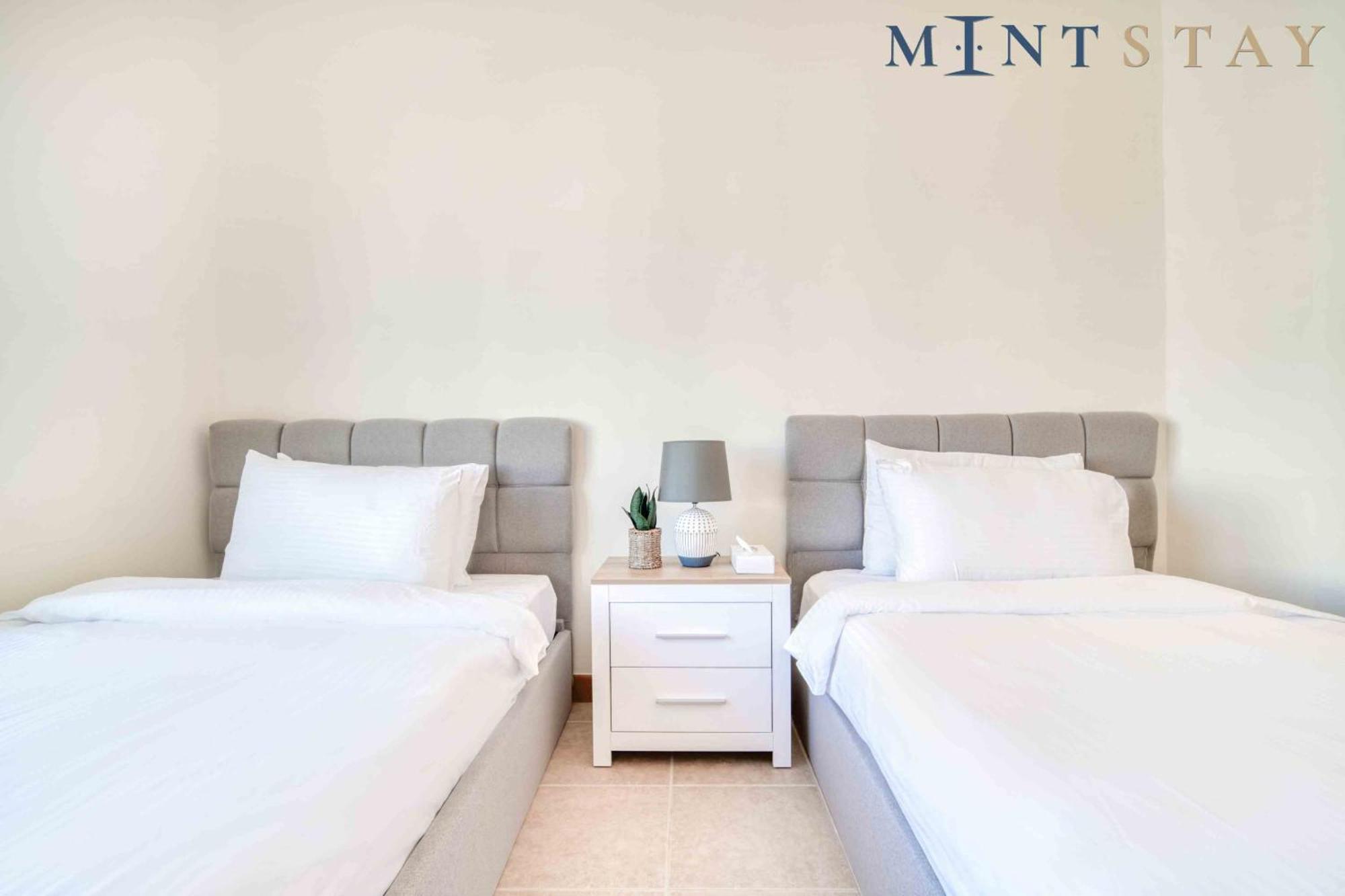 Shoreline 14, Palm Jumeirah - Mint * Dubai