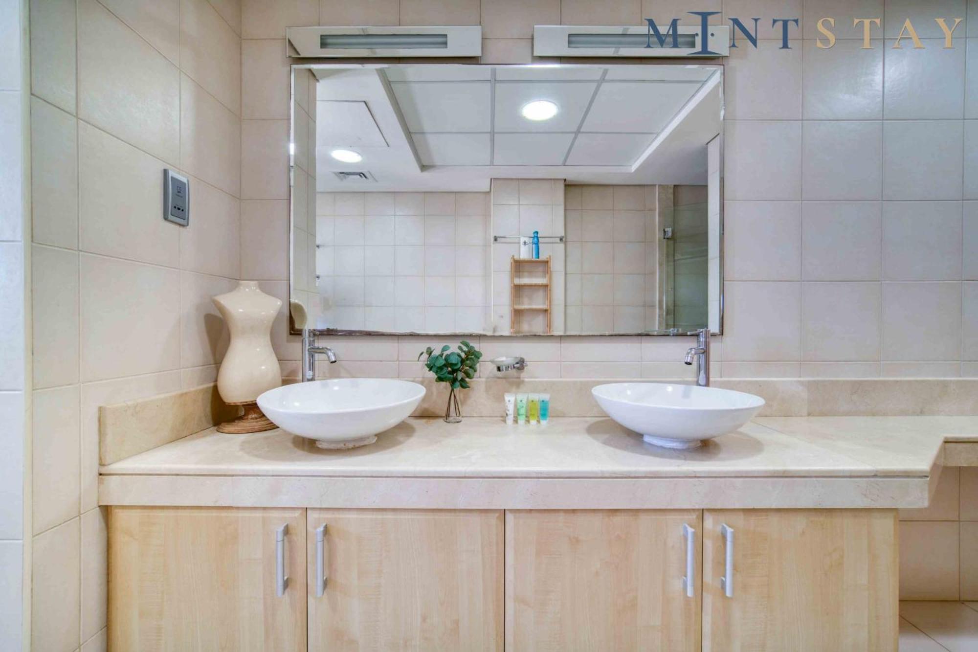 Shoreline 14, Palm Jumeirah - Mint Apartment Dubai