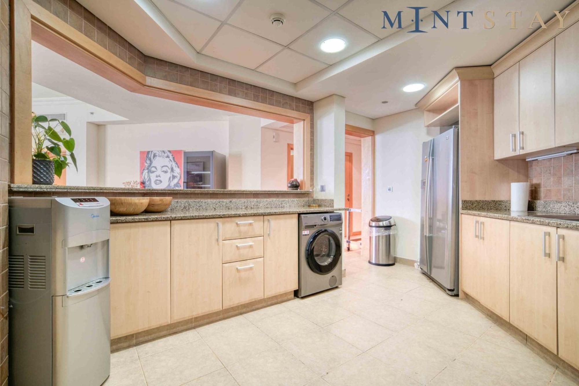 Shoreline 14, Palm Jumeirah - Mint Apartment