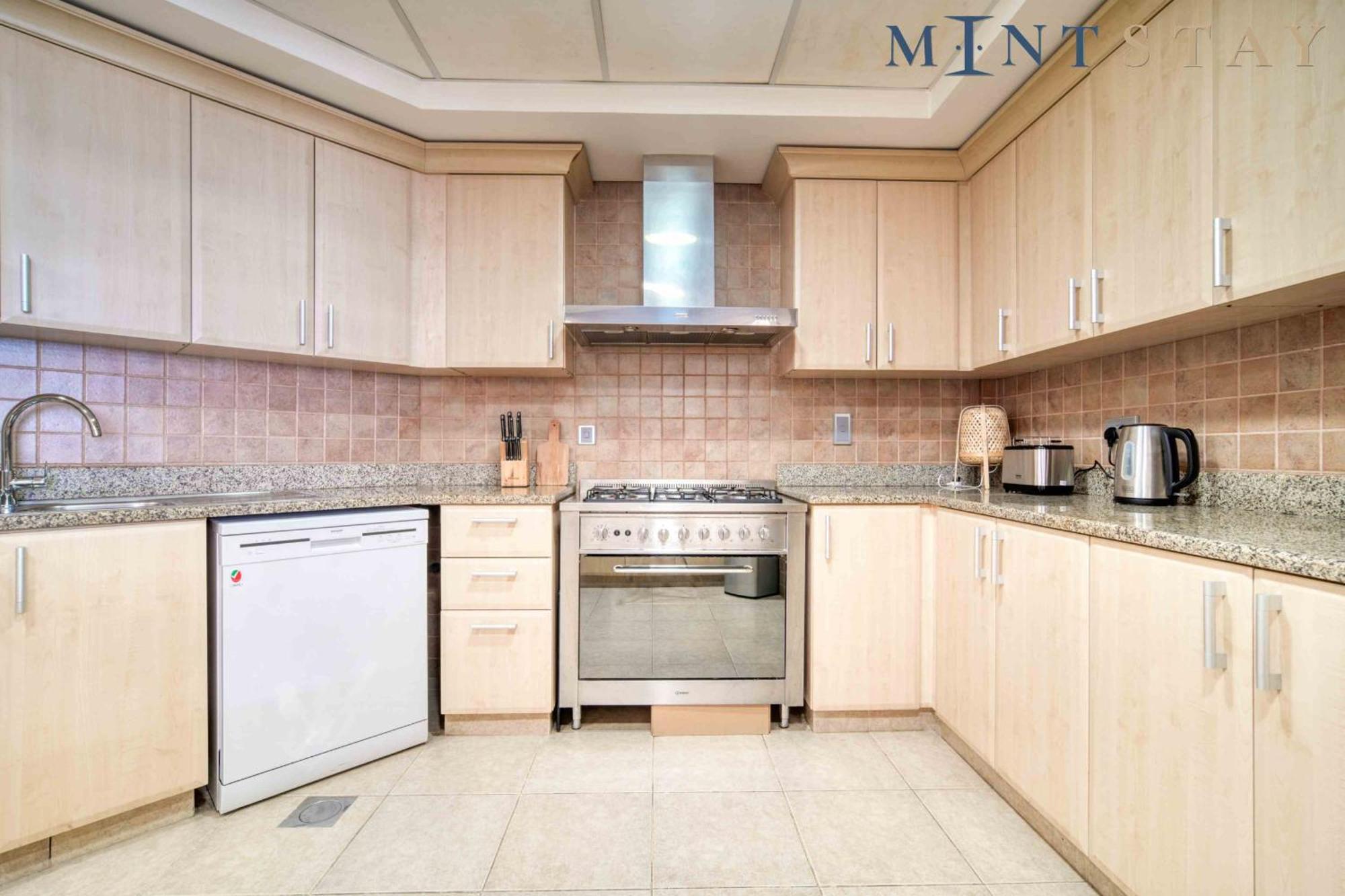 Shoreline 14, Palm Jumeirah - Mint * Dubai
