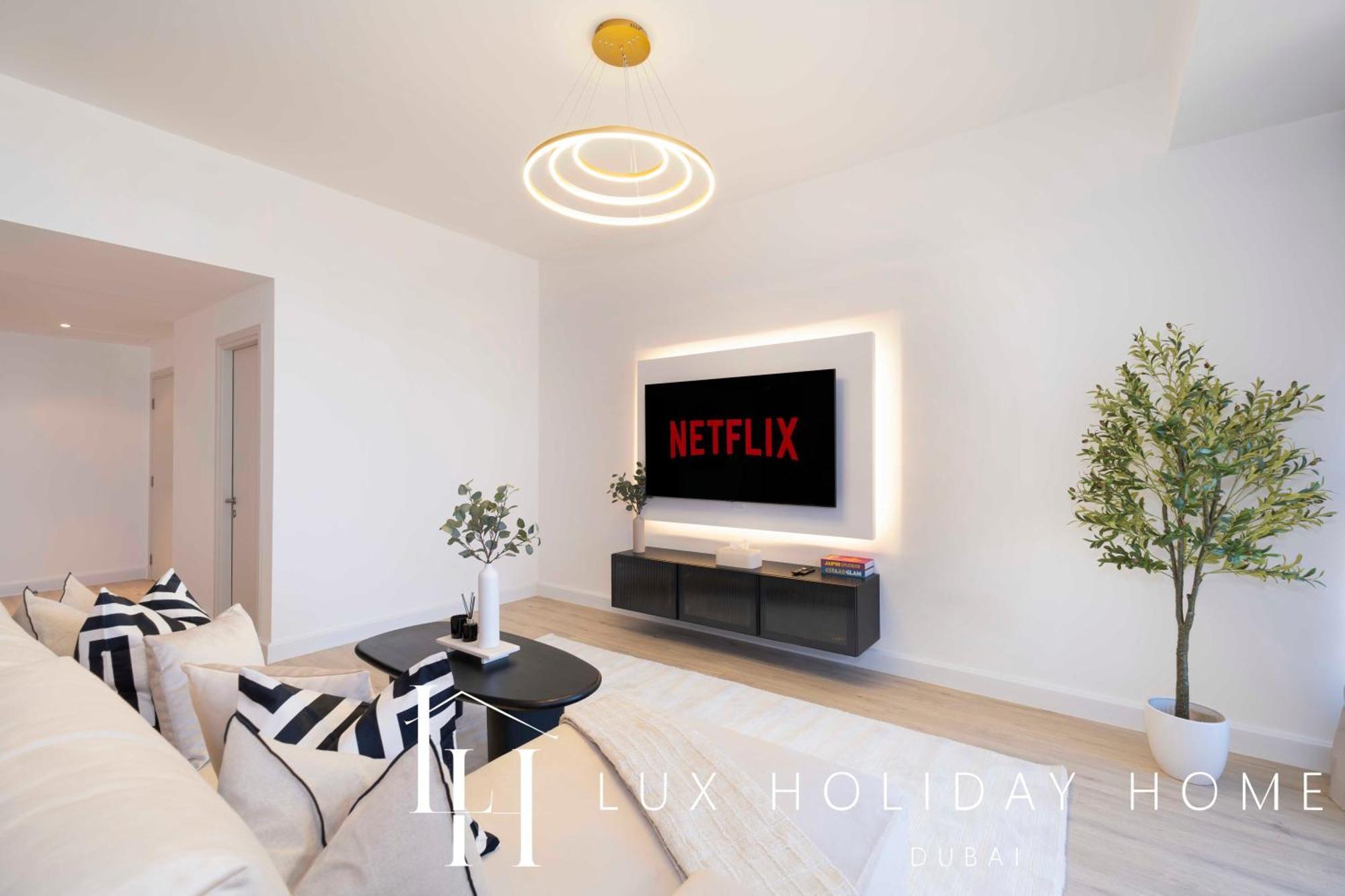 Lux The Eye Sea View Apartment Dubai
