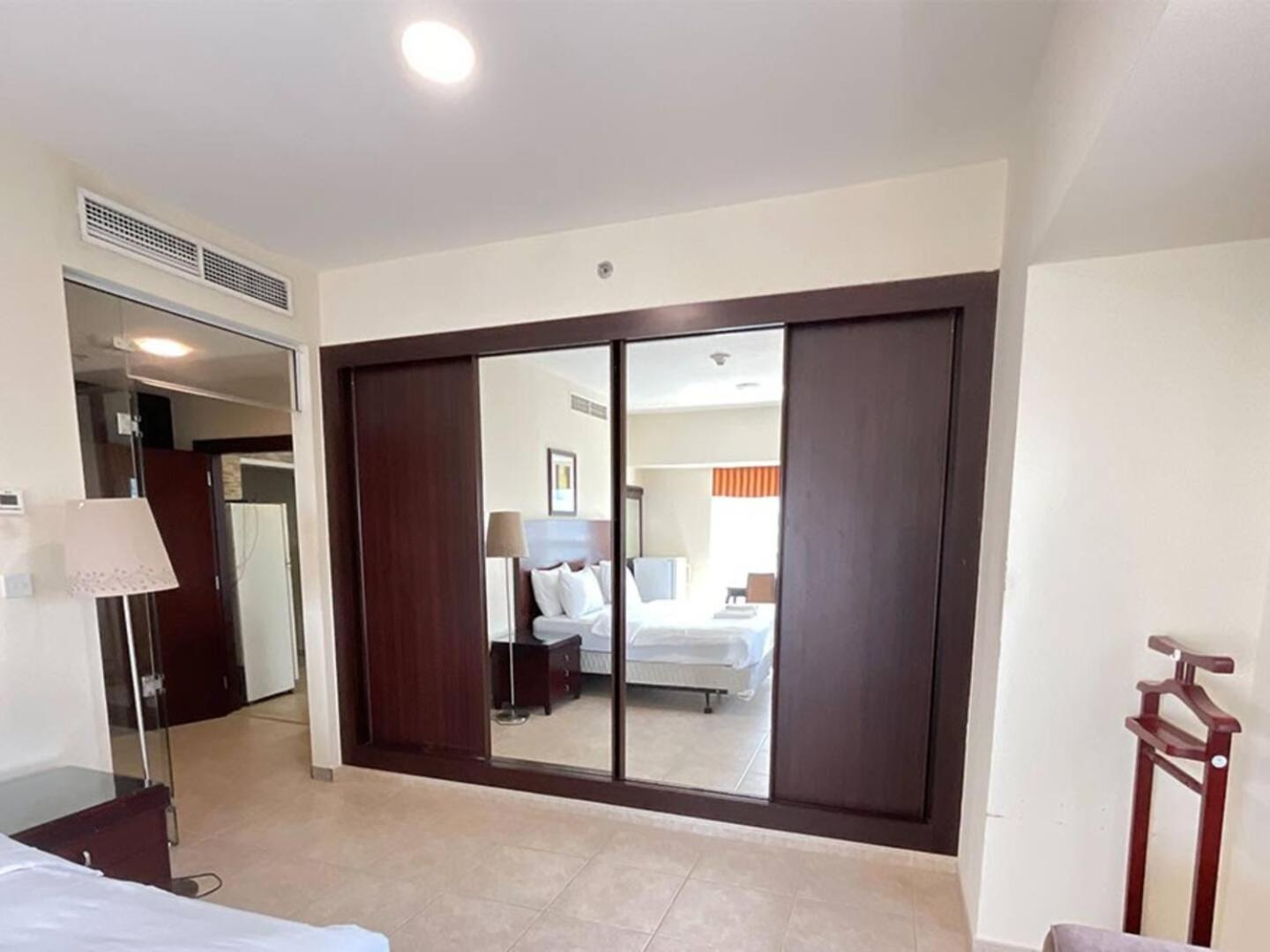 Homestay Ensuite In Coliving In Marina