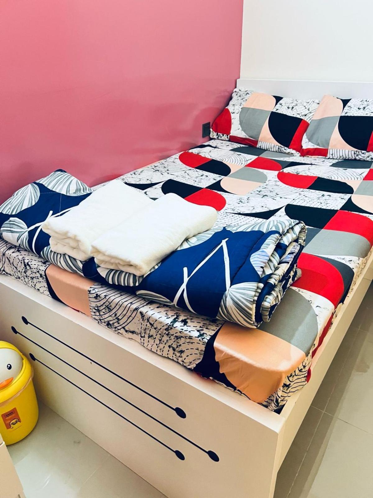 Moon Backpackers Burjman Exit 2, Family Partitions, Loft Partitions, Hospedagem domiciliar Dubai