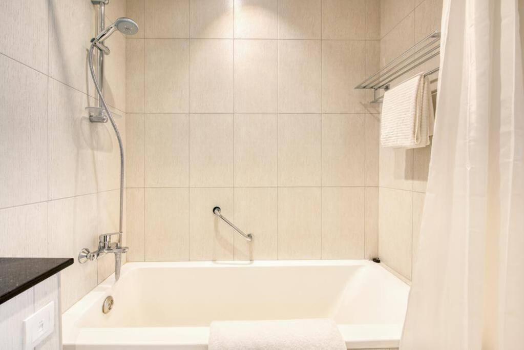 Spacious 1 Bed With Pool & View Daire *