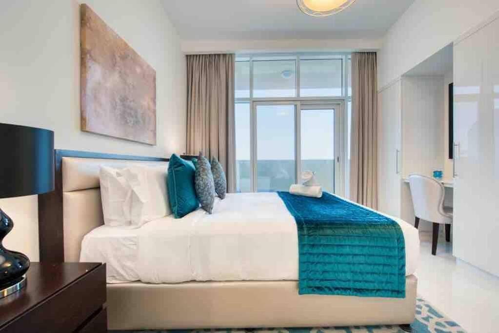 Spacious 1 Bed With Pool & View Daire Dubai
