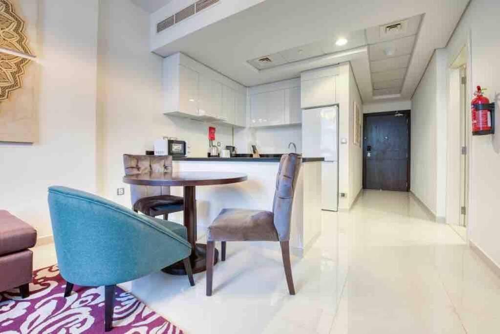 Daire Spacious 1 Bed With Pool & View *