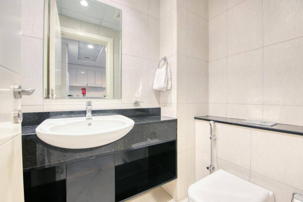 Spacious 1 Bed With Pool & View Dubai
