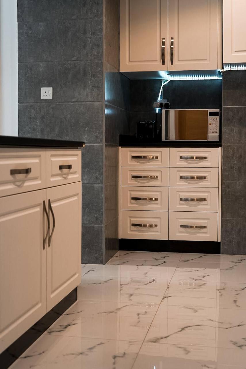 Dubaistay Luxury 2 Bedroom Jvc King And Queensize Apartment Dubai