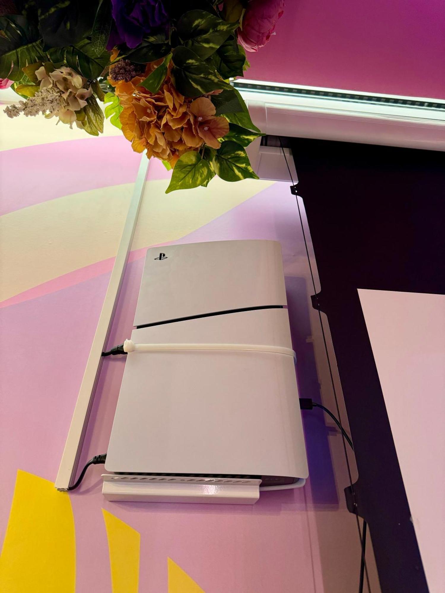 Capsule Flora Business Bay View Burj Khalifa-pool Table-game Arcade-projector-playstation 5 Apartment Dubai
