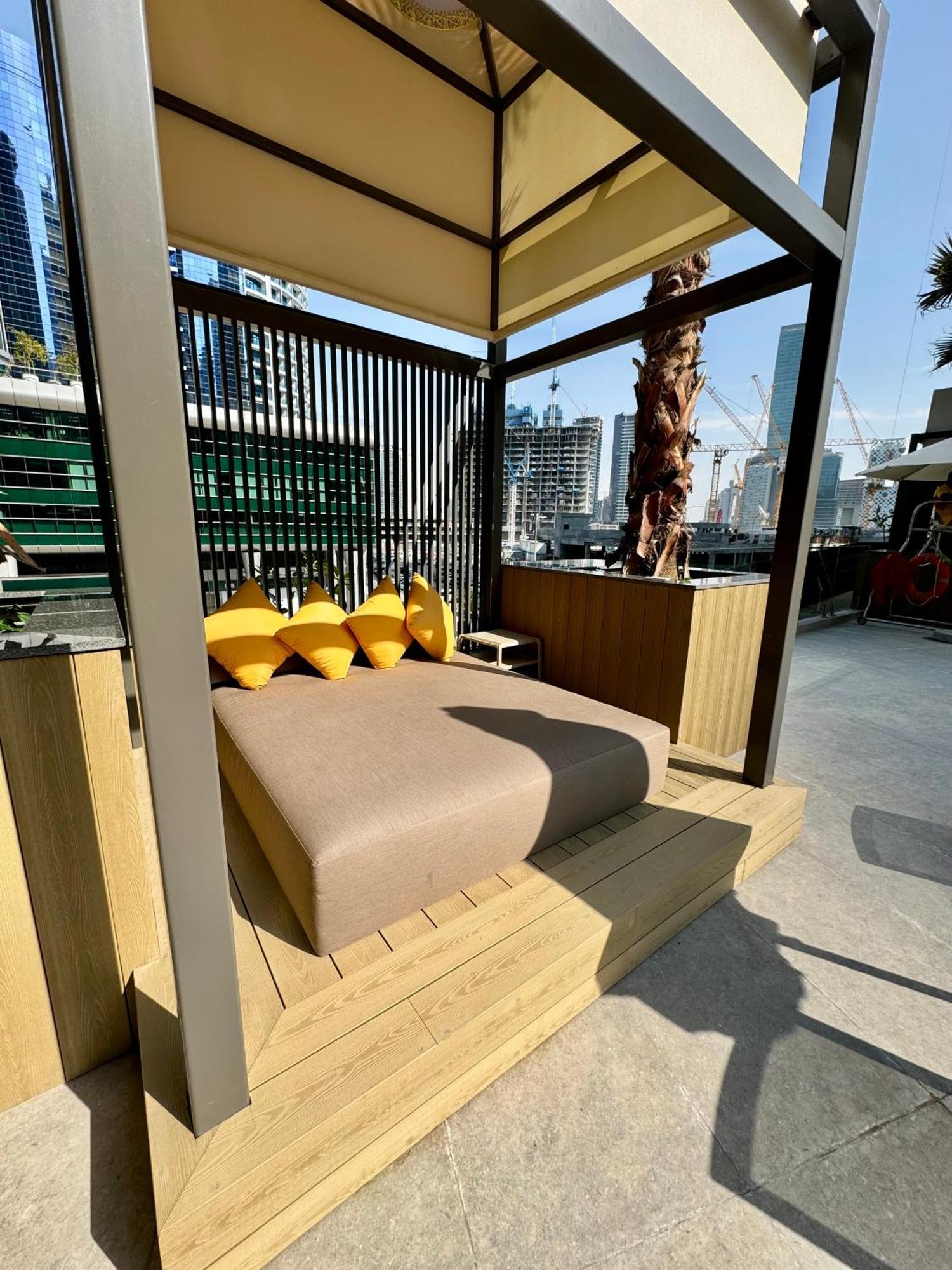 Capsule Flora Business Bay View Burj Khalifa-pool Table-game Arcade-projector-playstation 5 * Dubai